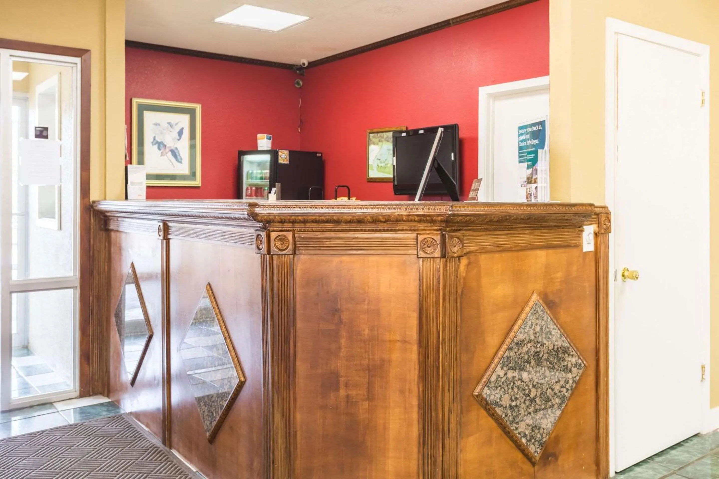 Lobby or reception in Rodeway Inn Hazlehurst