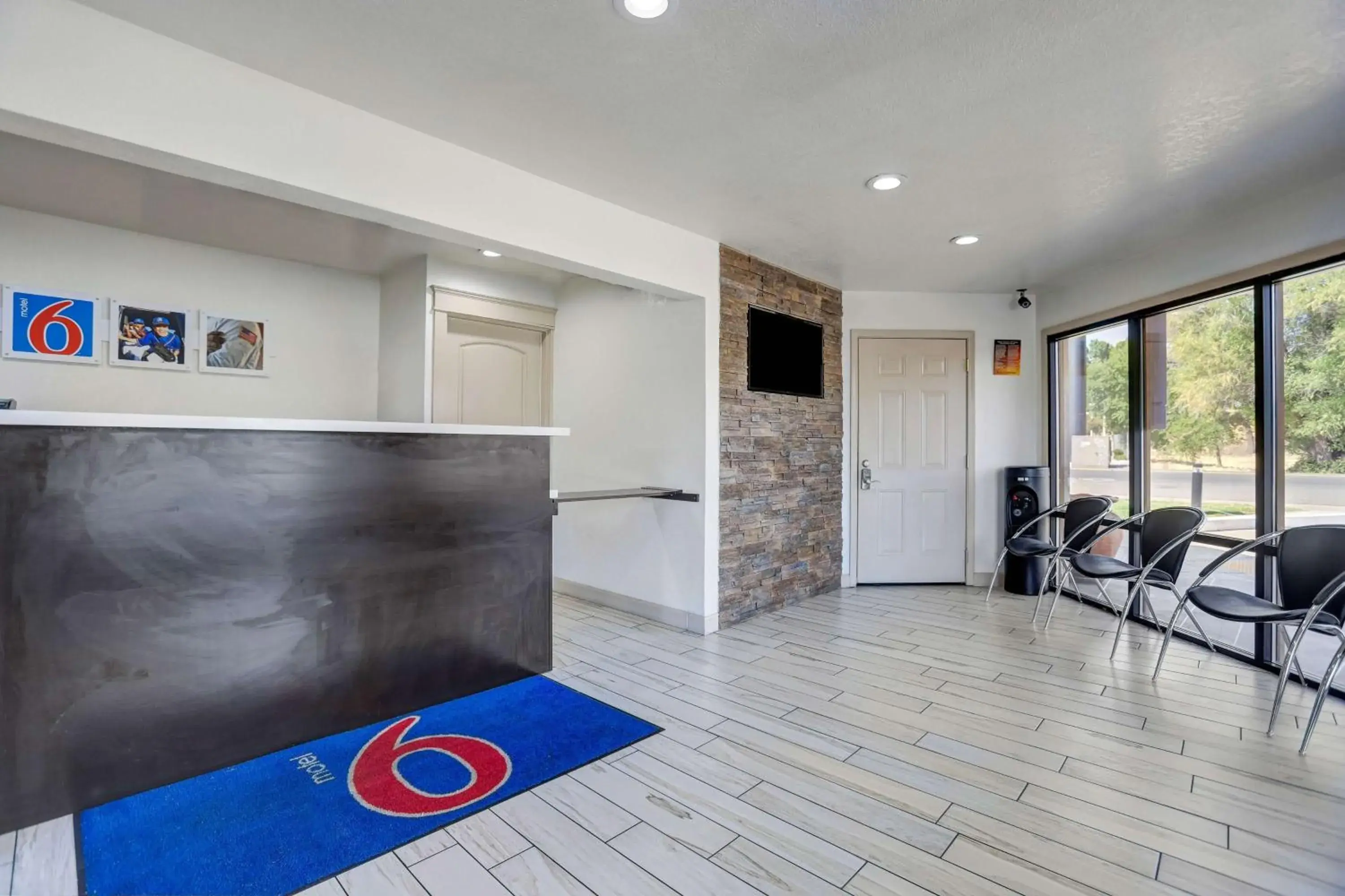 Lobby or reception in Motel 6-Anderson, CA - Redding Airport Lobby or reception in Motel 6-Anderson, CA - Redding Airport