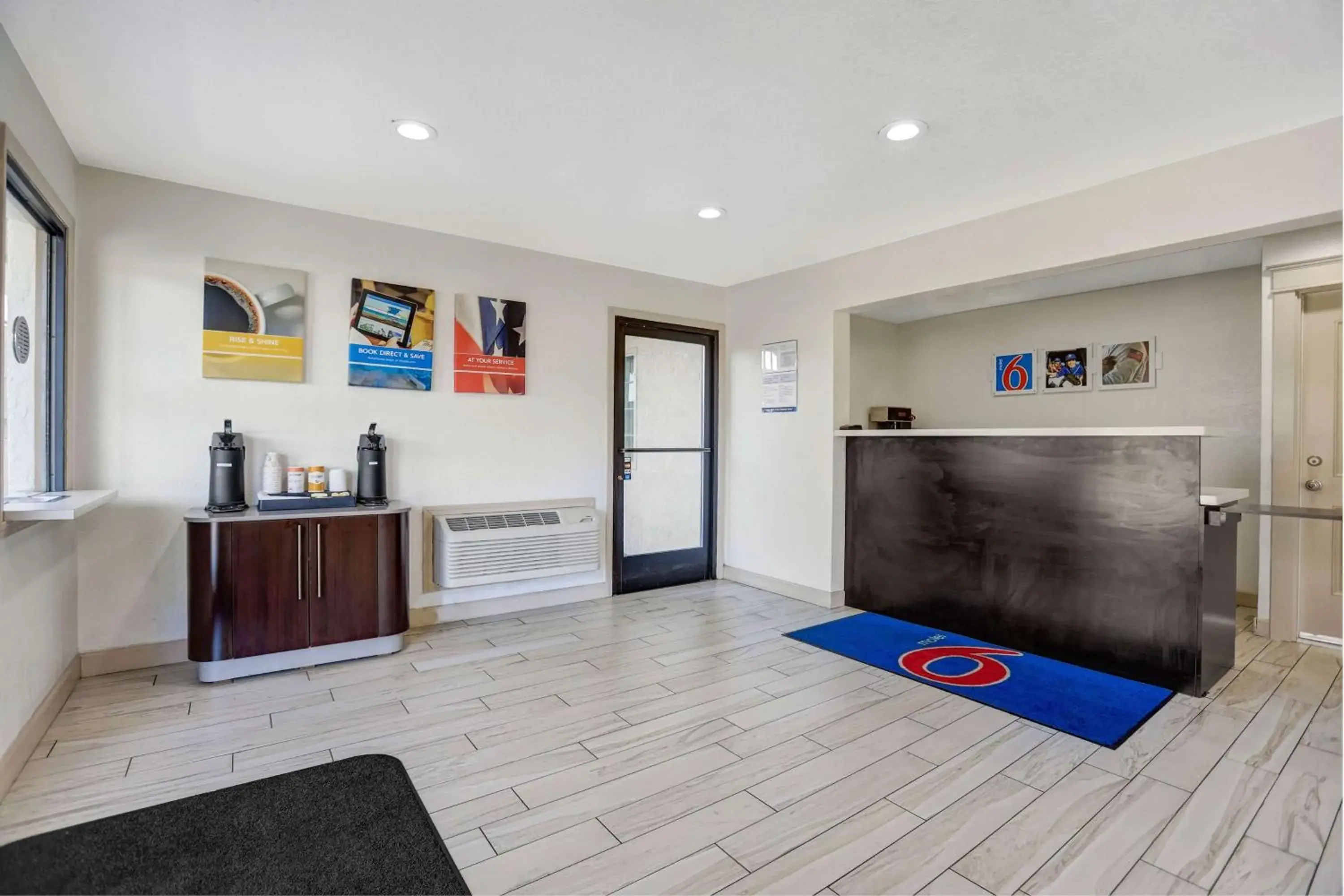 Lobby or reception in Motel 6-Anderson, CA - Redding Airport Lobby or reception in Motel 6-Anderson, CA - Redding Airport