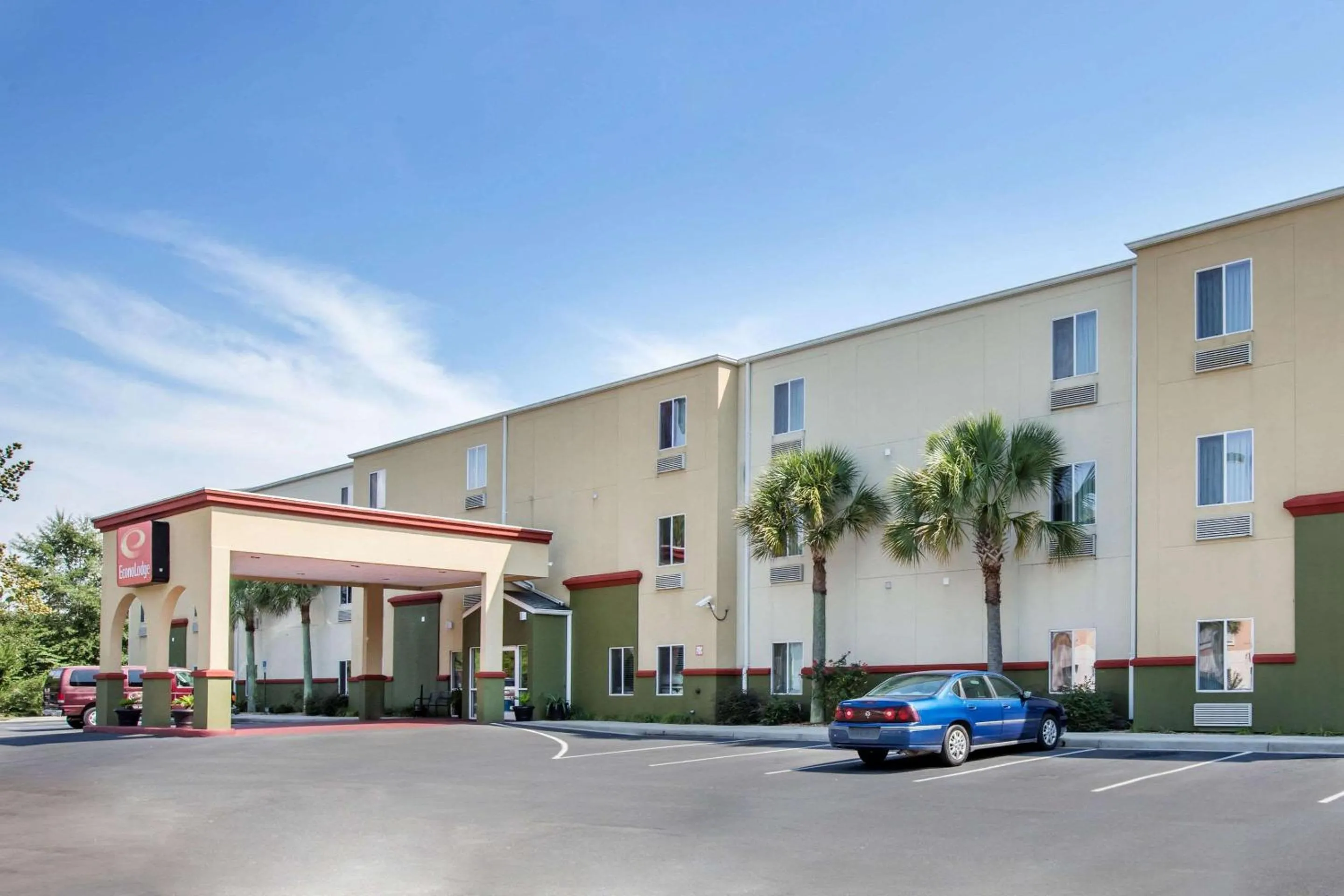 Property building in Econo Lodge Valdosta Mall Area