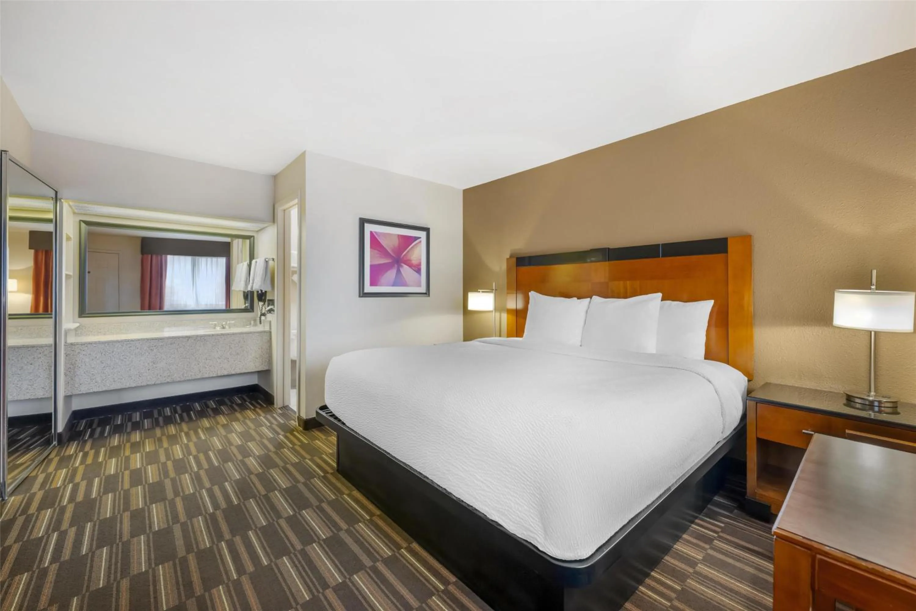 Bedroom, Bed in Best Western Executive Inn