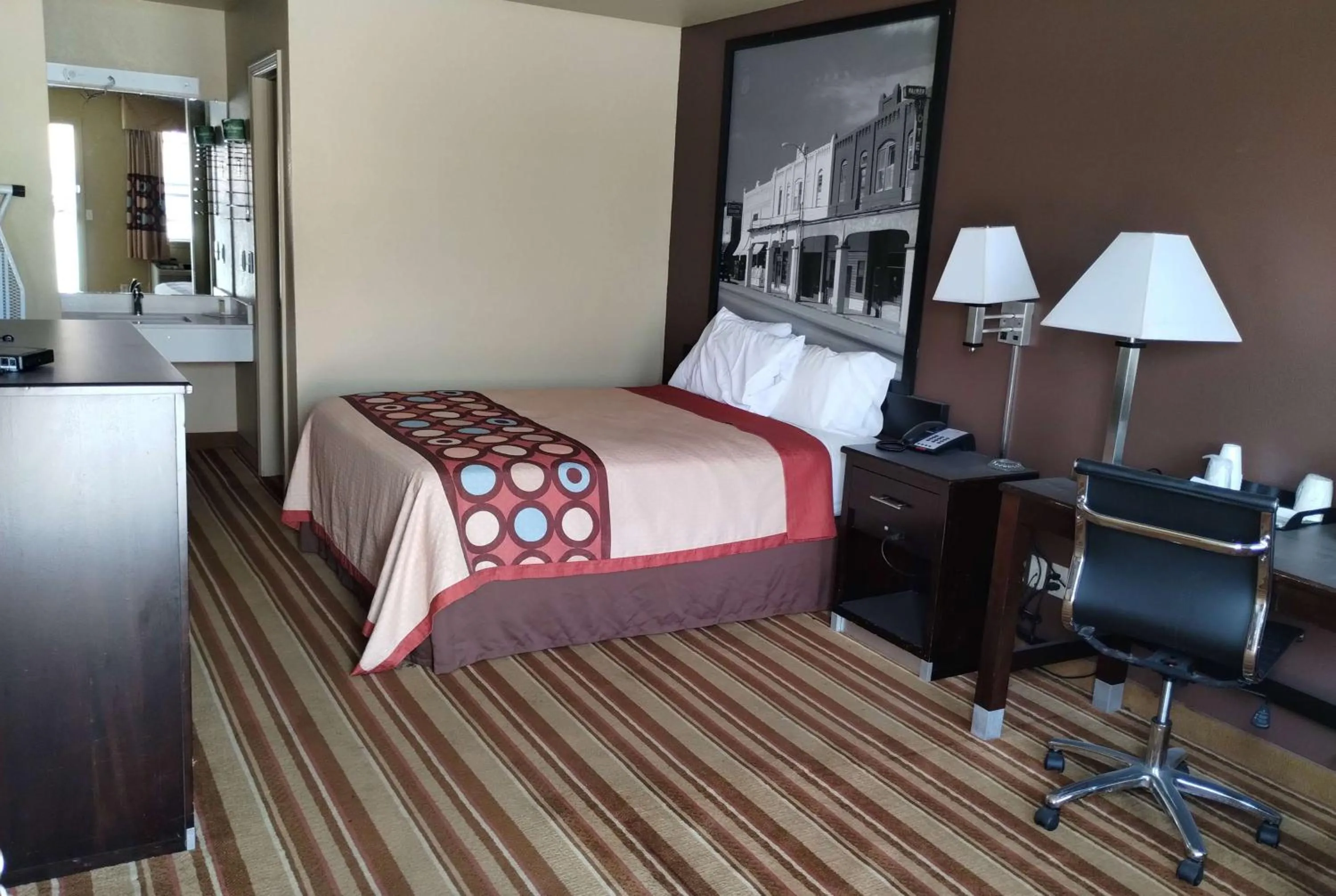 Bed in Super 8 by Wyndham Big Cabin/Vinita Area