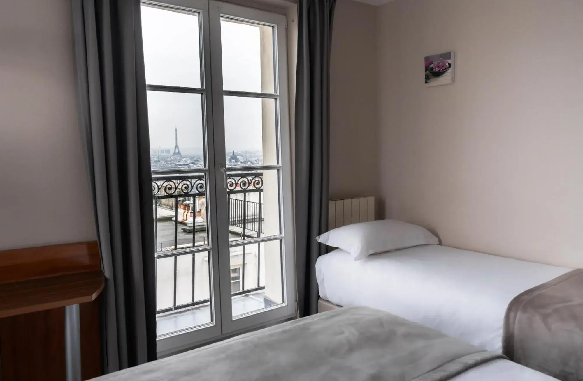 Superior Triple Room with Balcony and Eiffel Tower and Sacre Coeur View in Timhotel Montmartre Superior Triple Room with Balcony and Eiffel Tower and Sacre Coeur View in Timhotel Montmartre