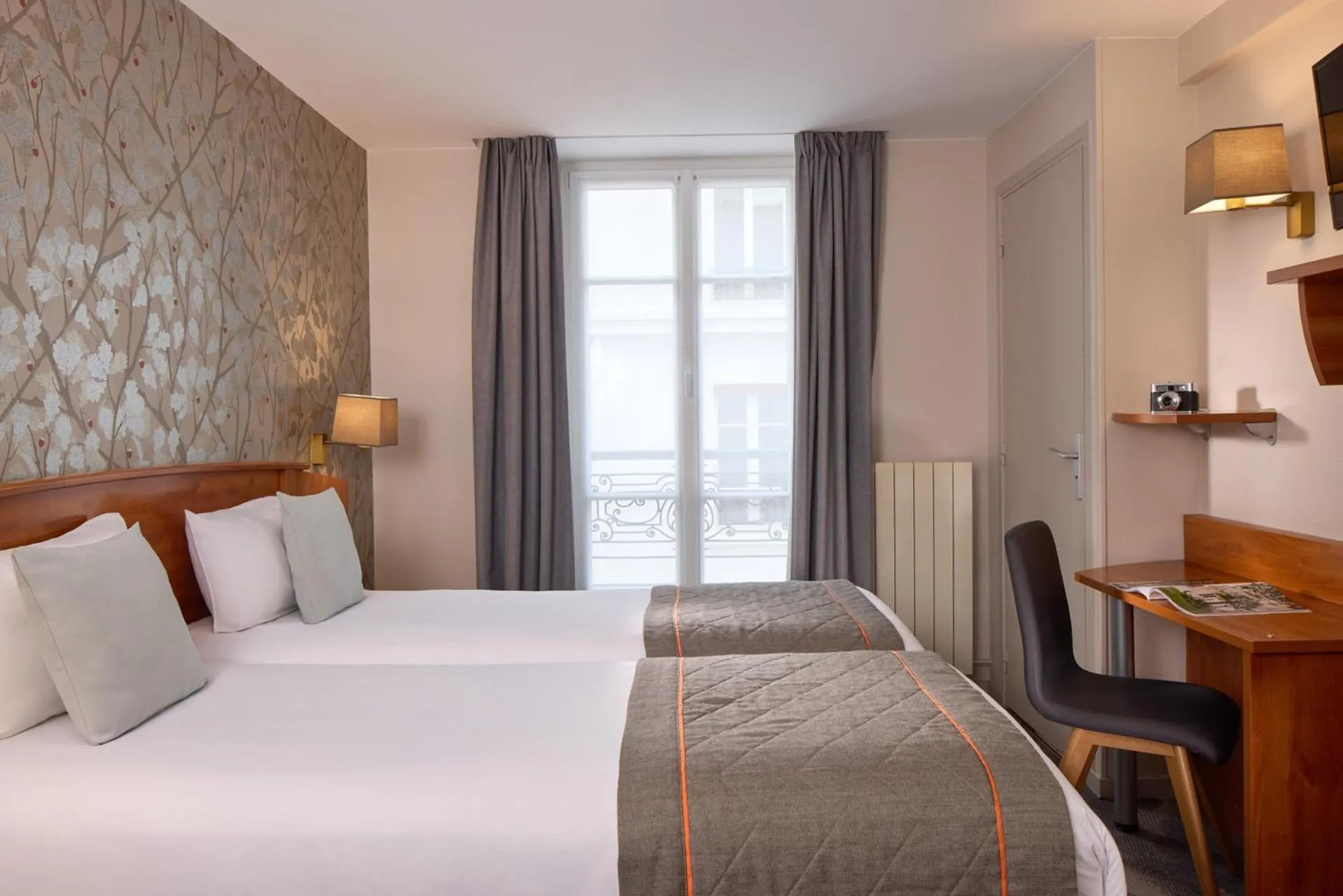 Bedroom, Bed in Timhotel Montmartre