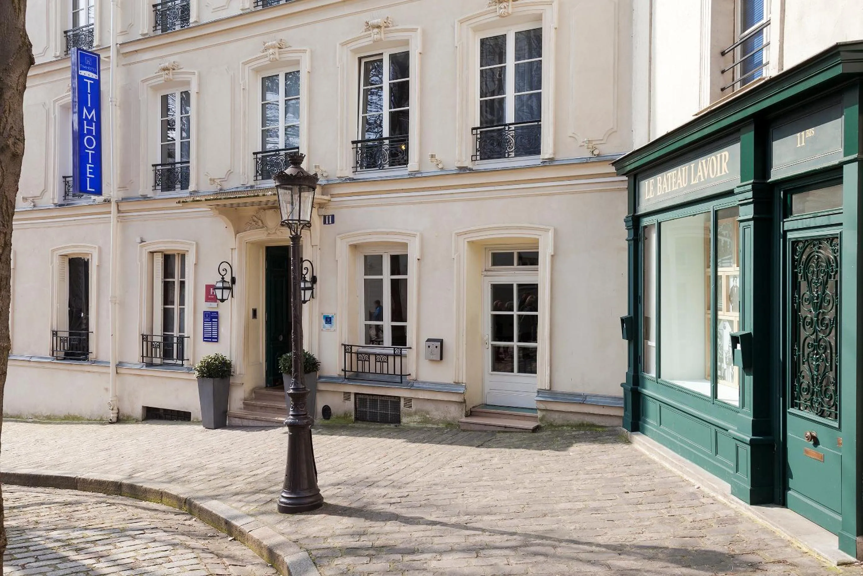 Facade/entrance in Timhotel Montmartre