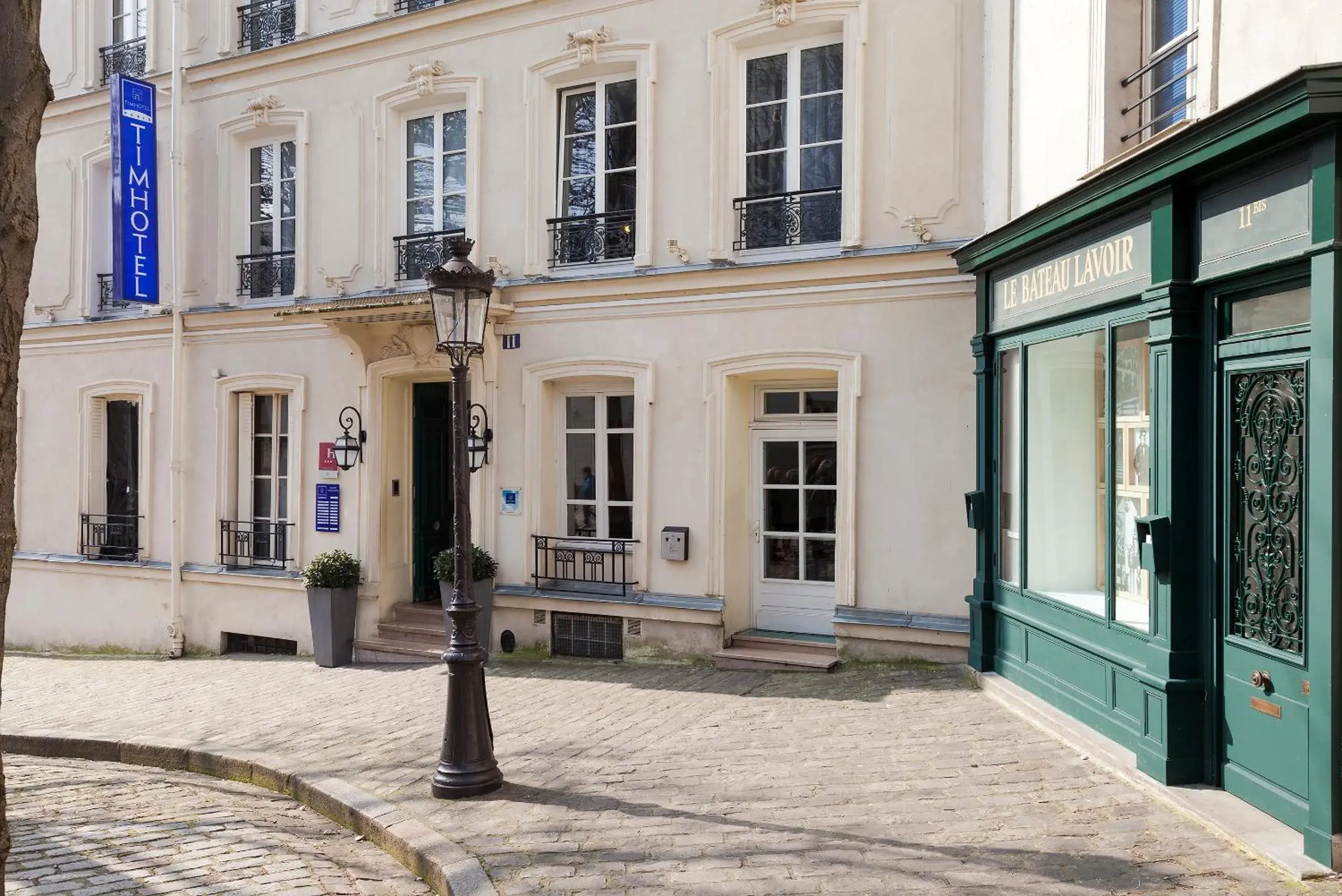 Facade/entrance in Timhotel Montmartre Facade/entrance in Timhotel Montmartre