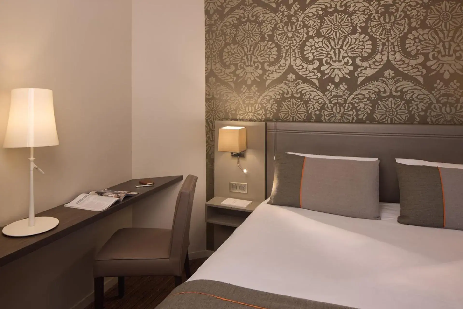 Bedroom, Bed in Timhotel Montmartre Bedroom, Bed in Timhotel Montmartre