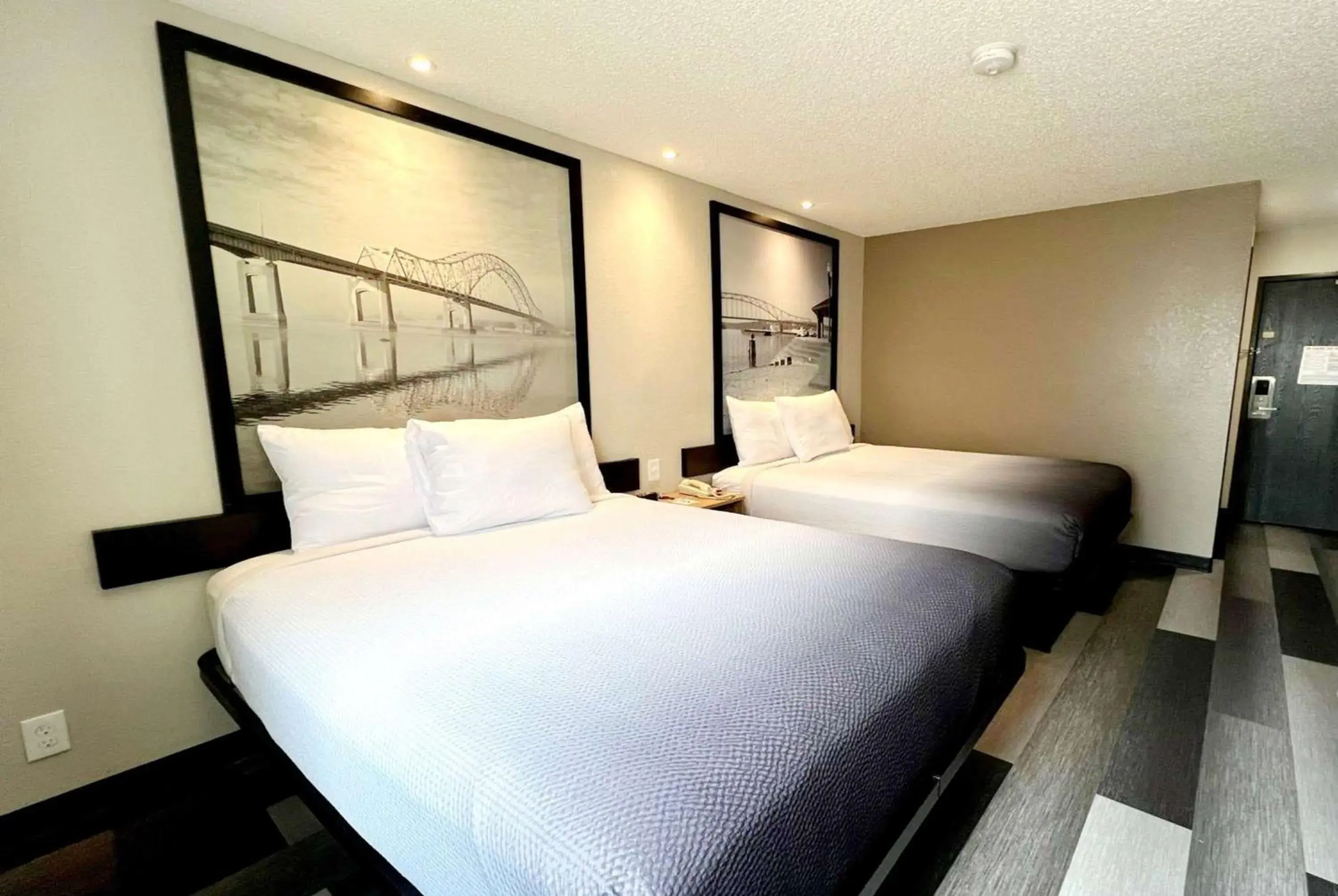 Photo of the whole room, Bed in Super 8 by Wyndham Cedar Rapids Photo of the whole room, Bed in Super 8 by Wyndham Cedar Rapids