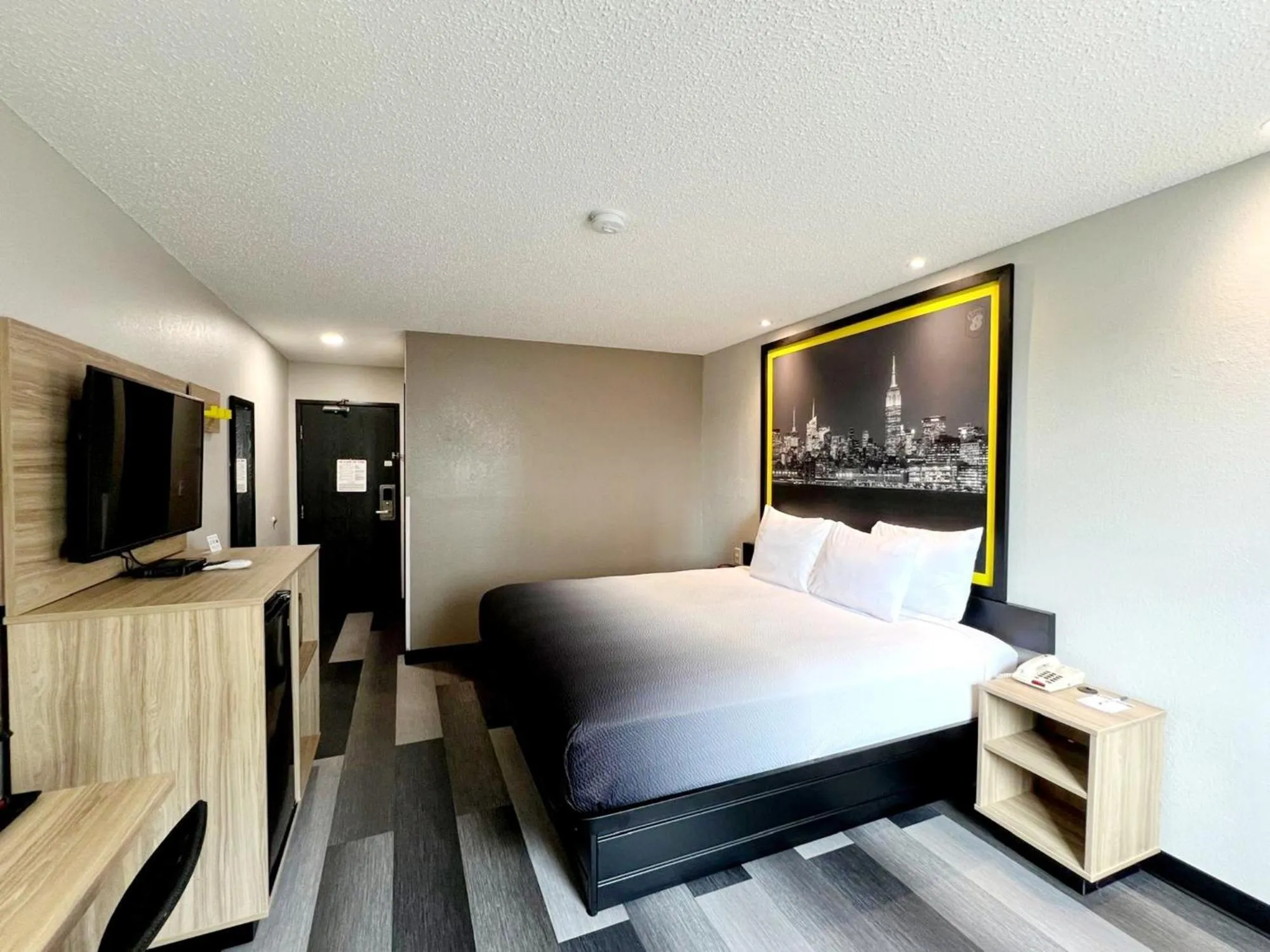 Bed in Super 8 by Wyndham Cedar Rapids