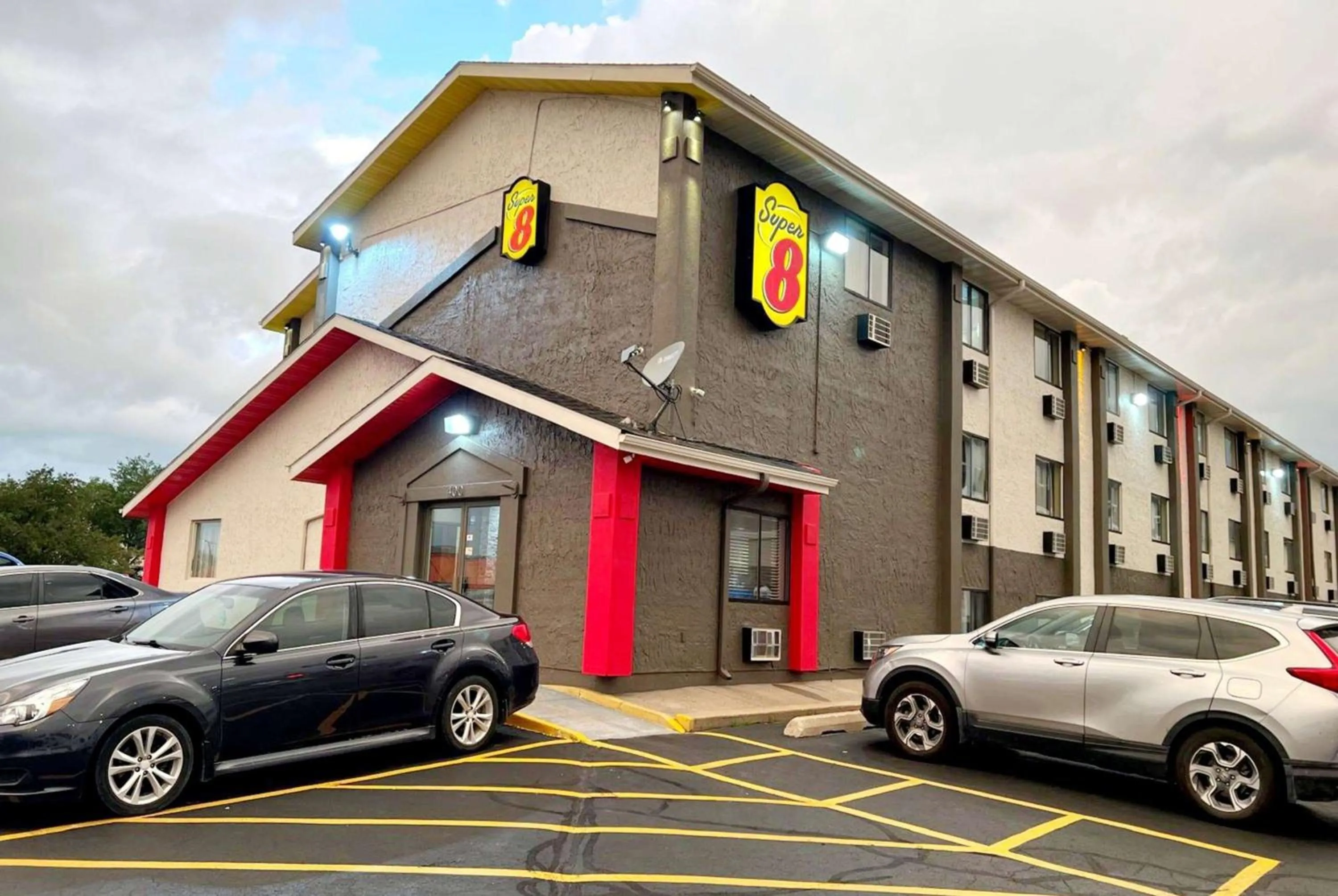 Property building in Super 8 by Wyndham Cedar Rapids