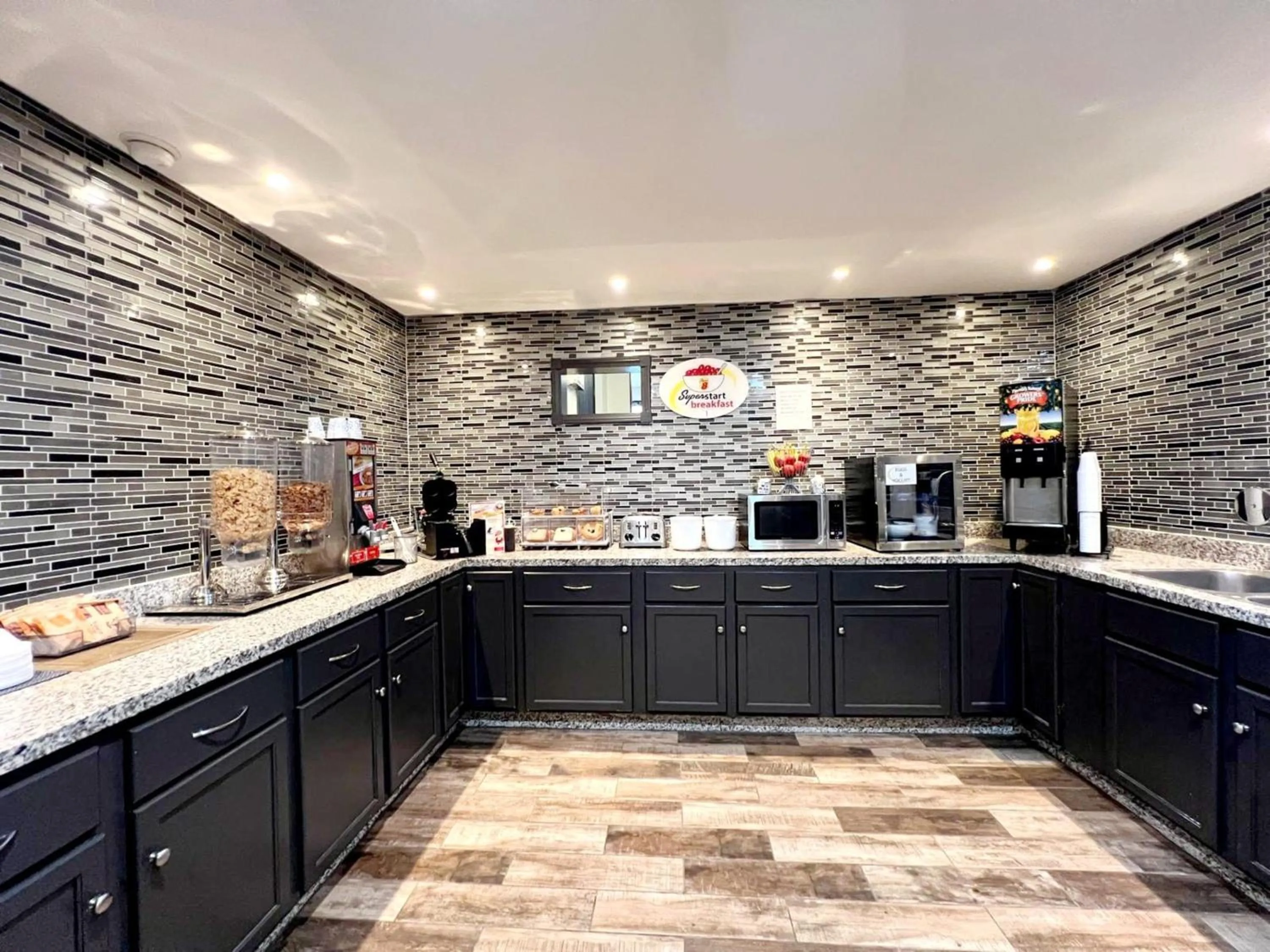 Breakfast in Super 8 by Wyndham Cedar Rapids