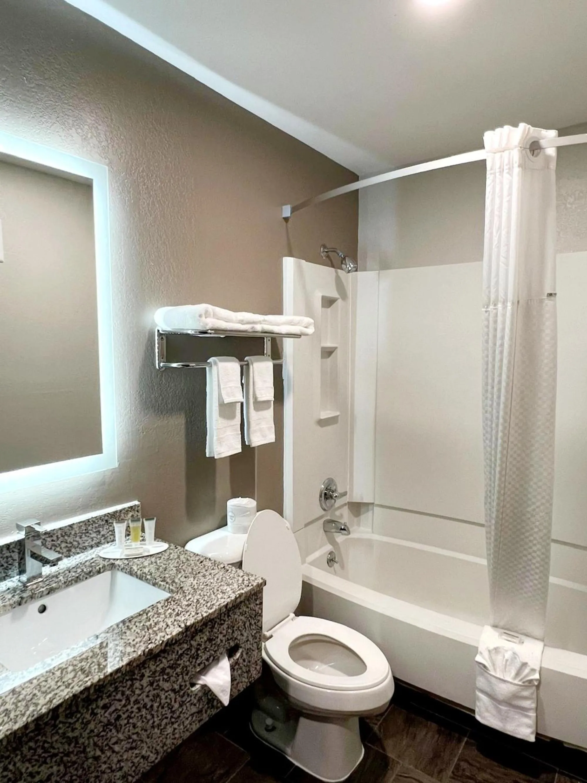 Super 8 by Wyndham Cedar Rapids