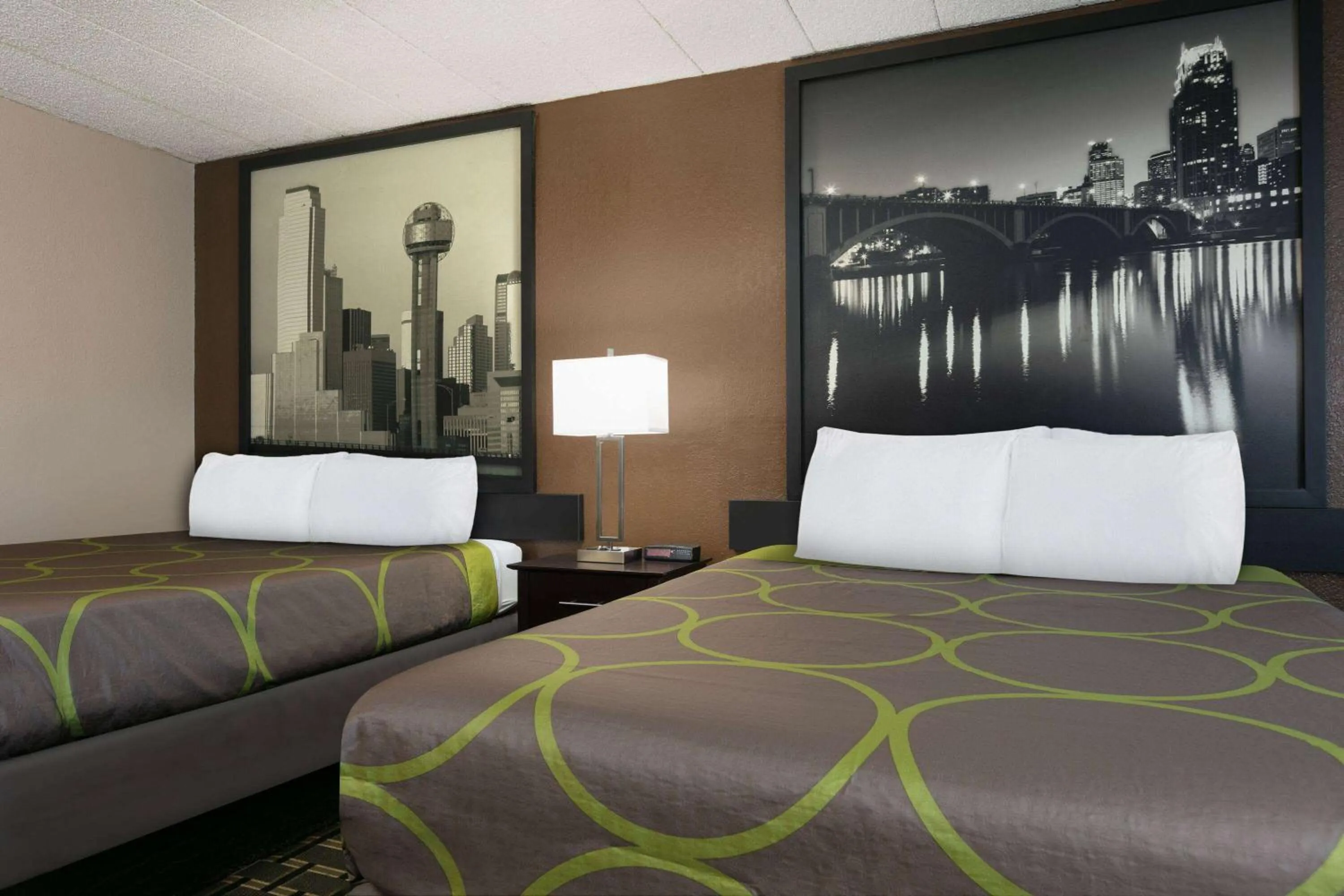 Photo of the whole room, Bed in Super 8 by Wyndham Grand Prairie North