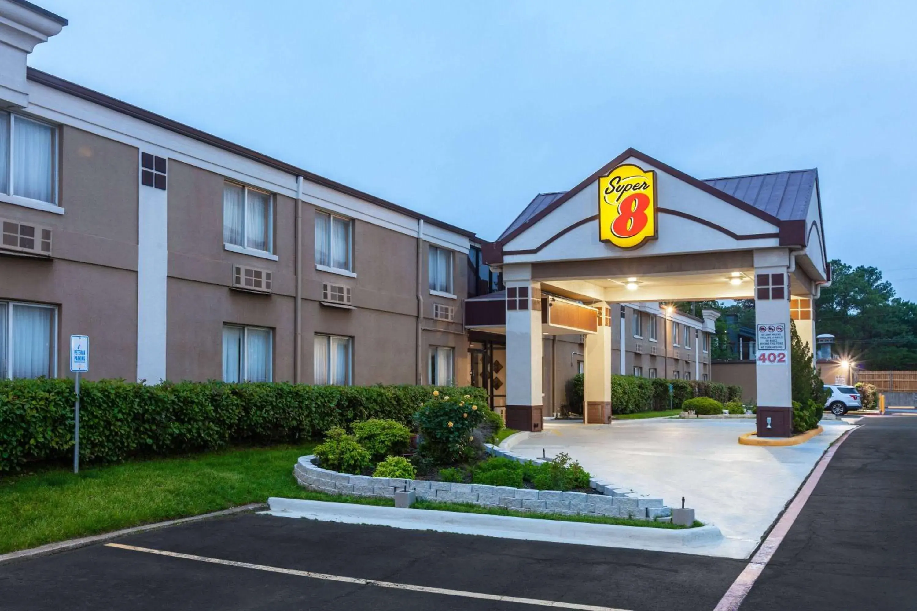 Property building in Super 8 by Wyndham Grand Prairie North Property building in Super 8 by Wyndham Grand Prairie North