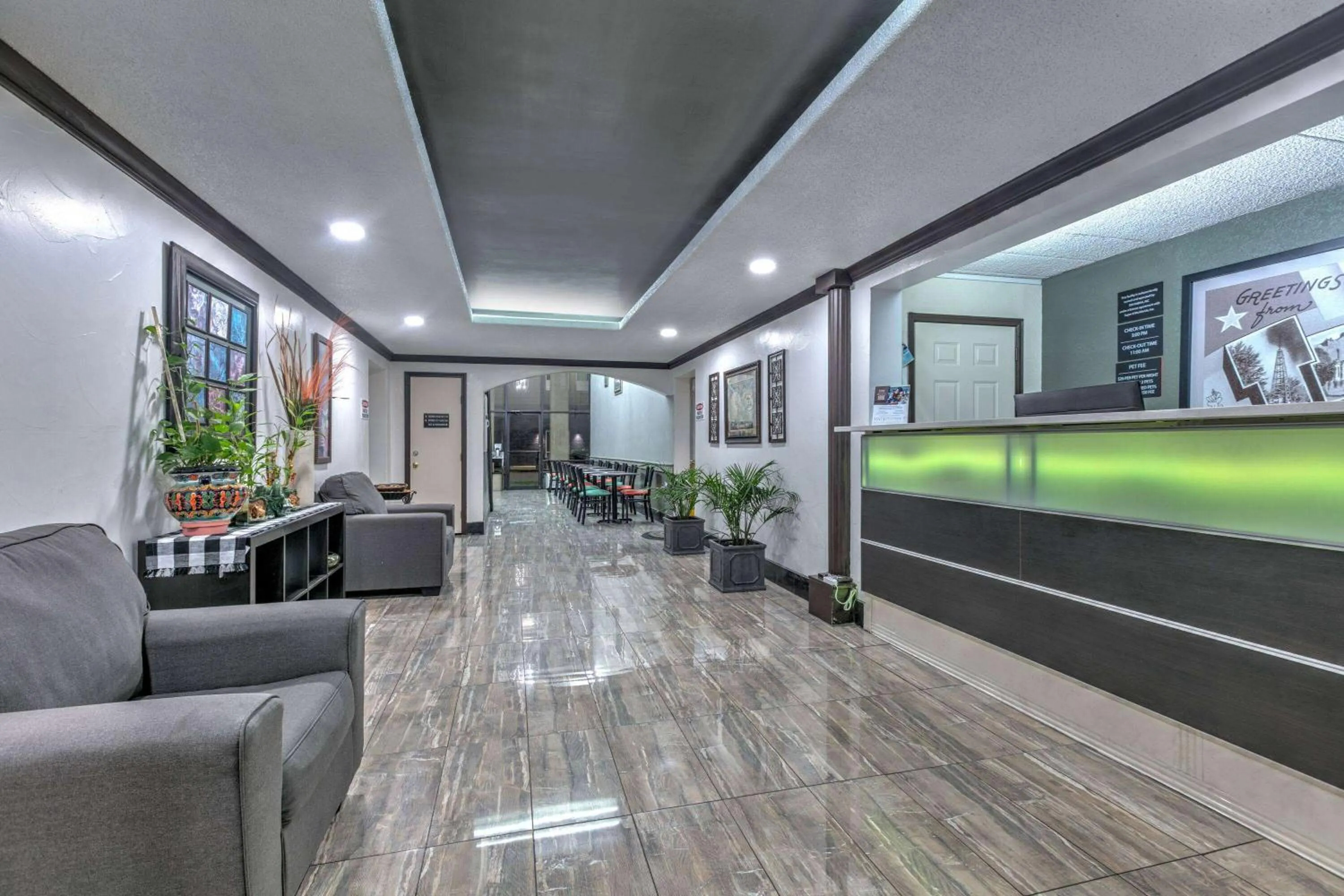 Lobby or reception in Super 8 by Wyndham Grand Prairie North