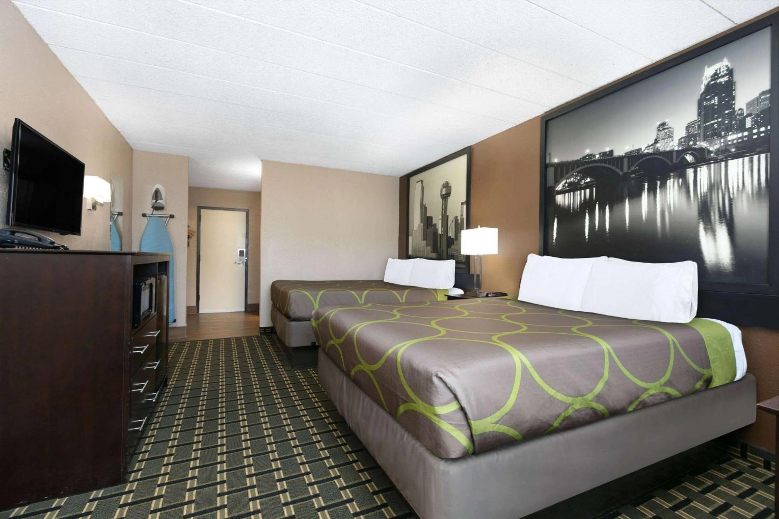 Photo of the whole room, Bed in Super 8 by Wyndham Grand Prairie North