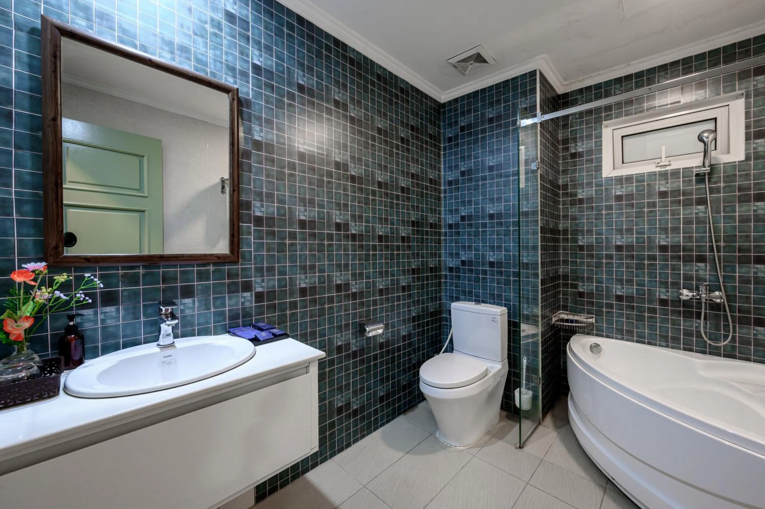 Toilet in Libra Hotel Residence by Luxe Paradise