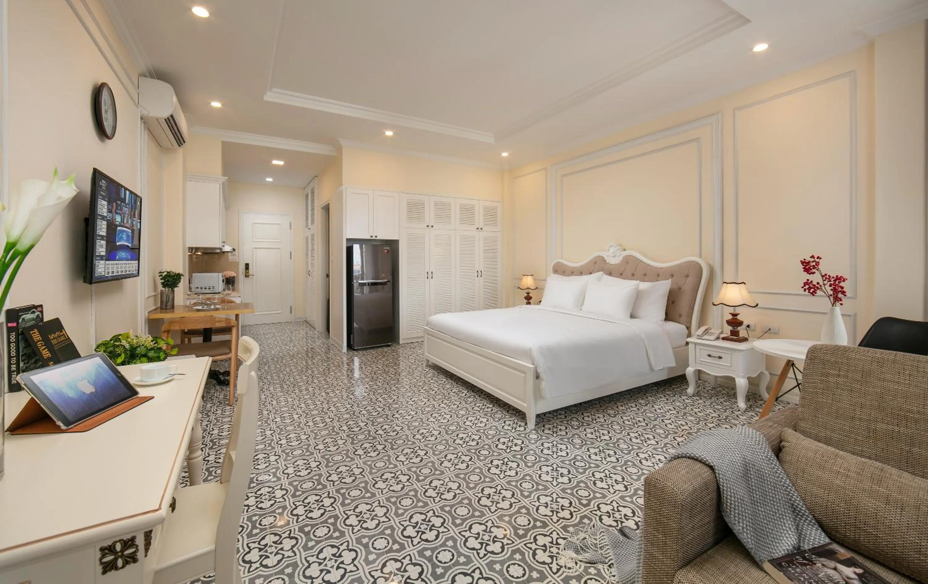 Photo of the whole room, Bed in Libra Hotel Residence by Luxe Paradise