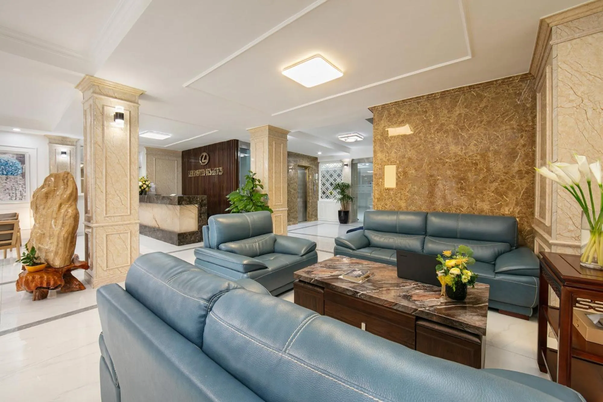 Lobby or reception in Libra Hotel Residence by Luxe Paradise