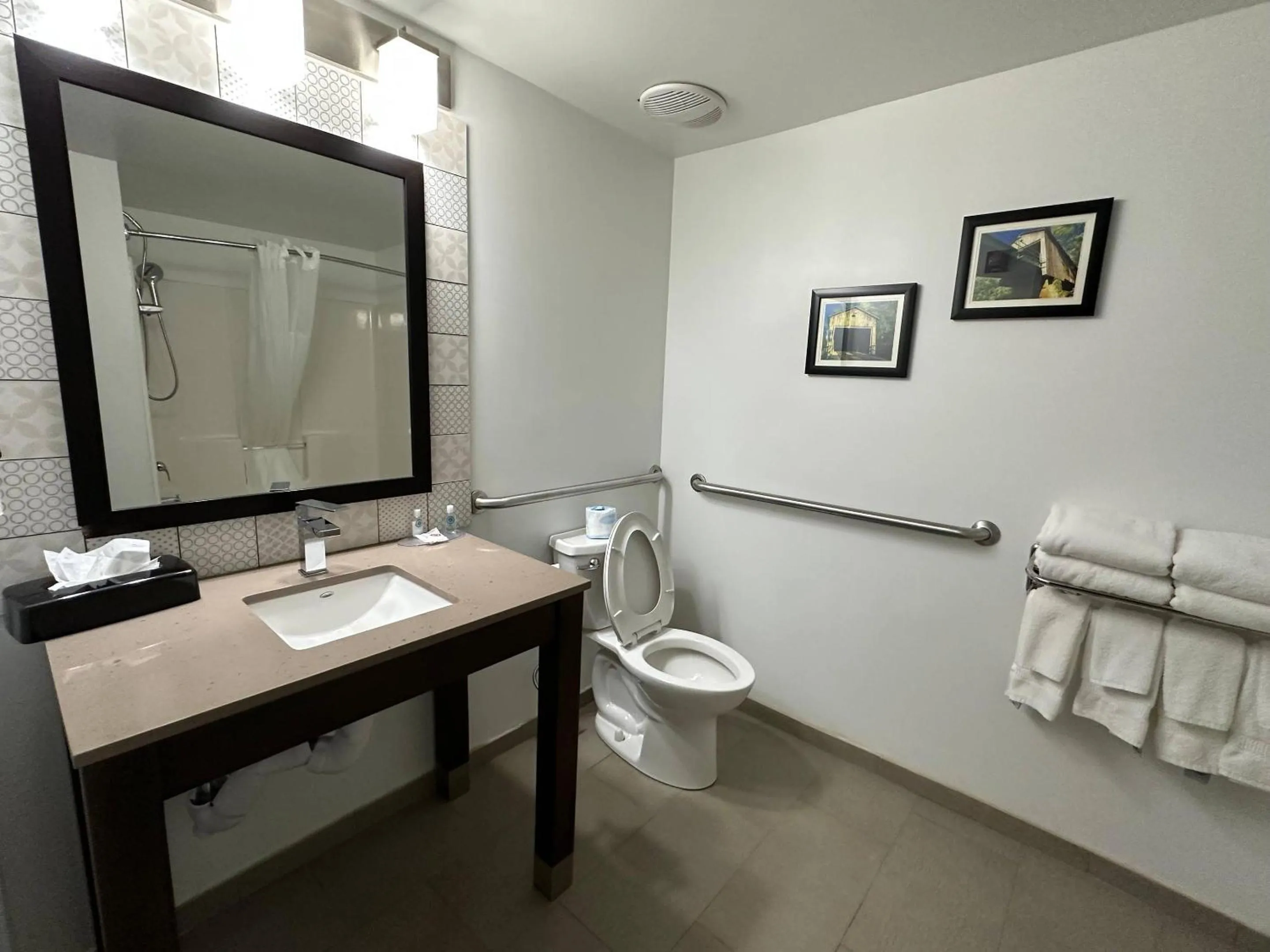 Bedroom in Comfort Inn & Suites Cartersville - Emerson Lake Point