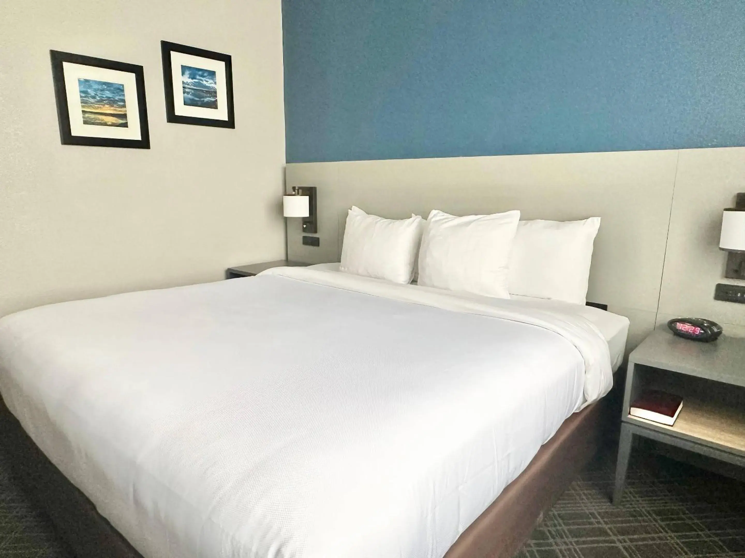 Bedroom, Bed in Comfort Inn & Suites Cartersville - Emerson Lake Point Bedroom, Bed in Comfort Inn & Suites Cartersville - Emerson Lake Point