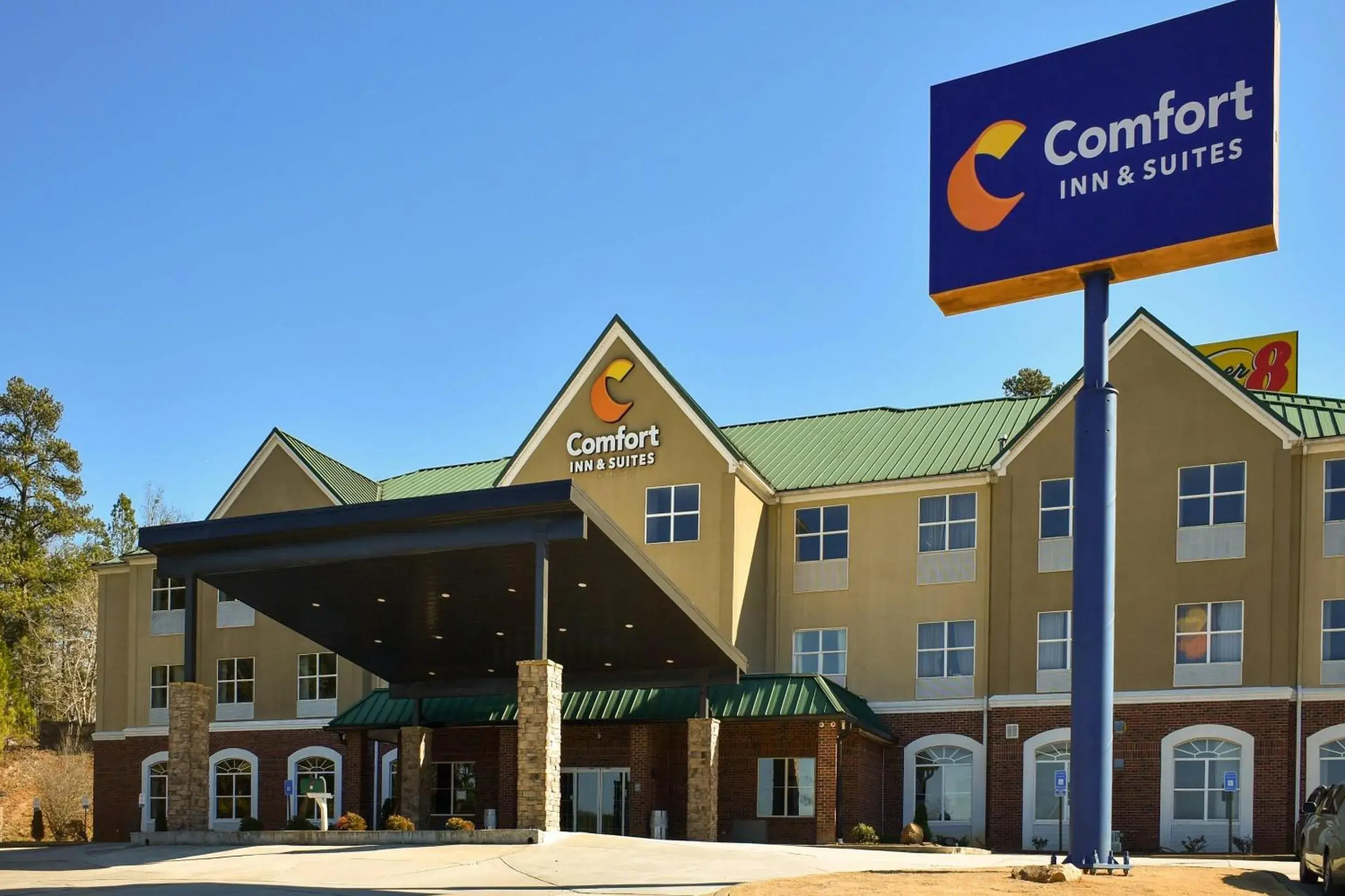 Property building in Comfort Inn & Suites Cartersville - Emerson Lake Point Property building in Comfort Inn & Suites Cartersville - Emerson Lake Point