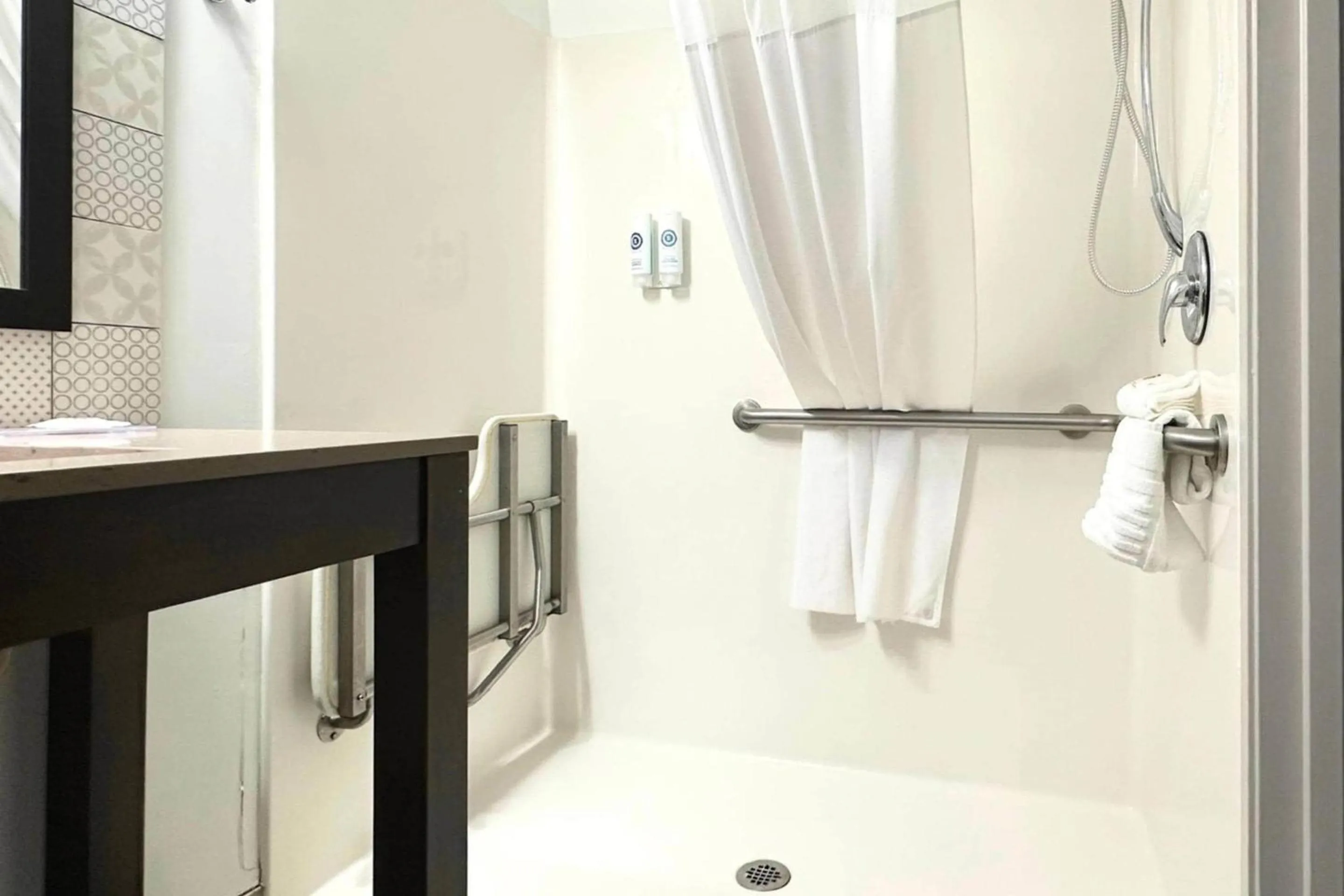 Bedroom in Comfort Inn & Suites Cartersville - Emerson Lake Point