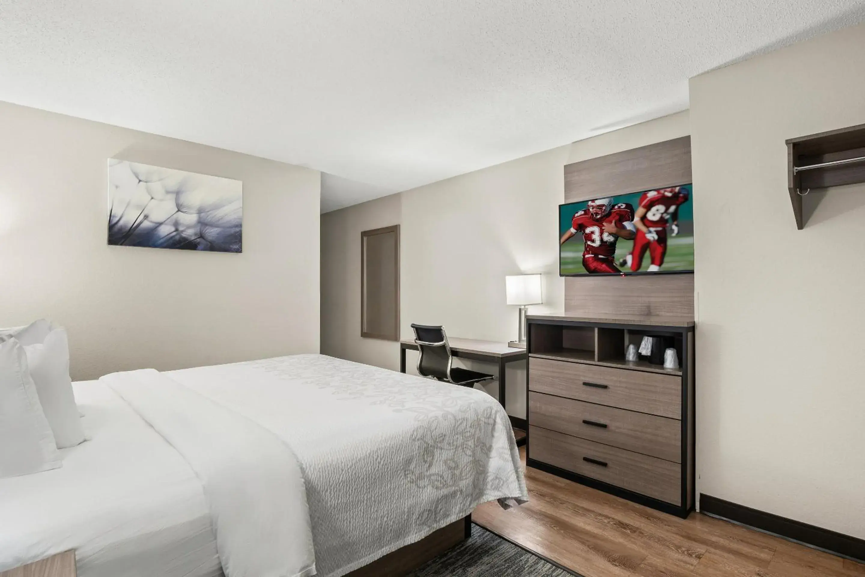 Photo of the whole room, Bed in Red Roof PLUS Belleville Photo of the whole room, Bed in Red Roof PLUS Belleville