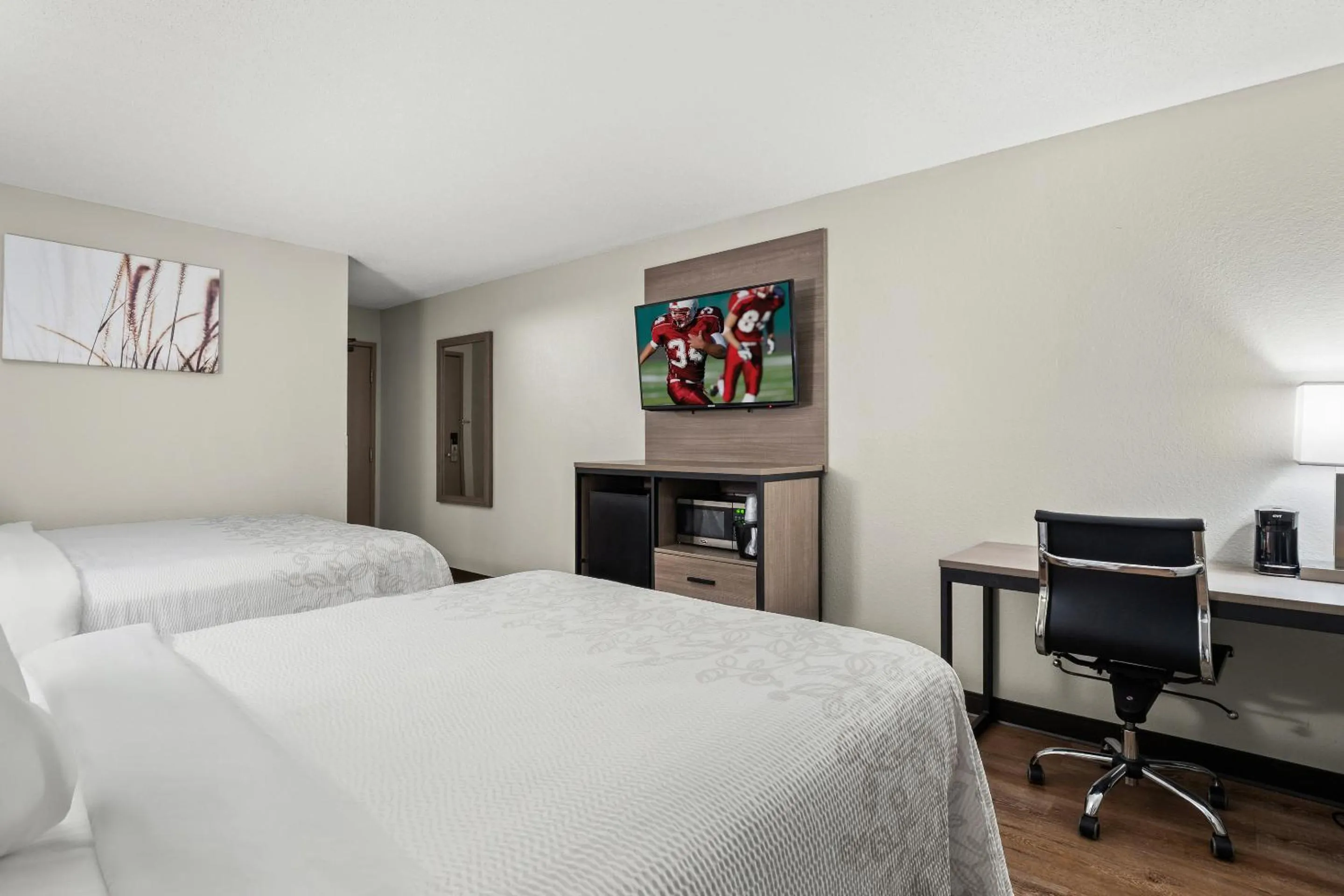 Photo of the whole room, Bed in Red Roof PLUS Belleville