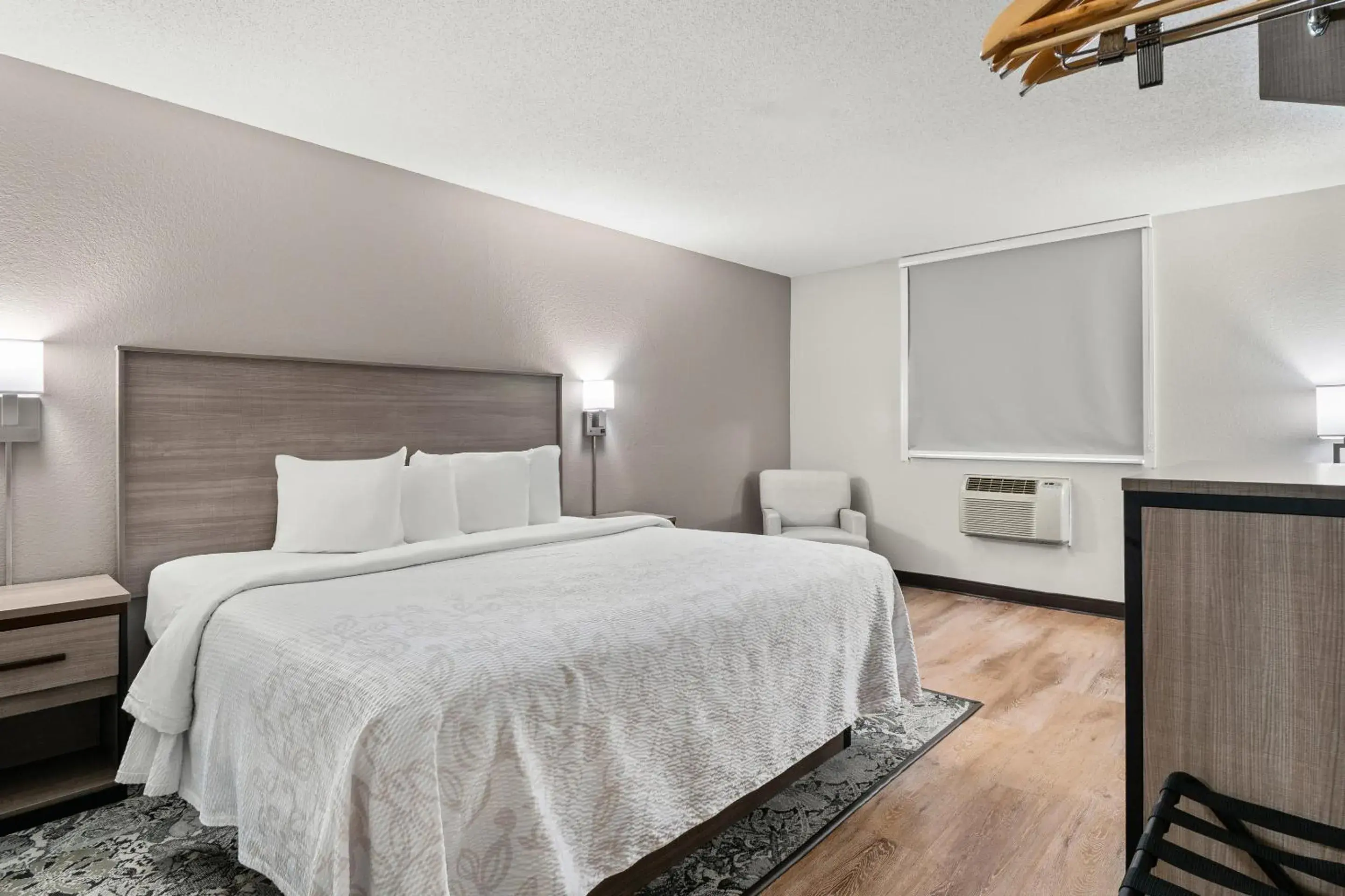 Photo of the whole room, Bed in Red Roof PLUS Belleville Photo of the whole room, Bed in Red Roof PLUS Belleville