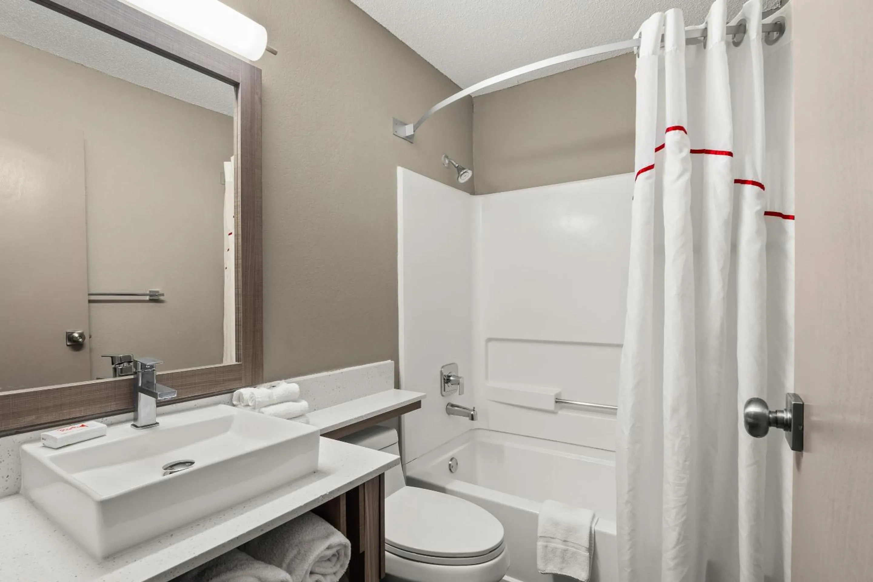 Bathroom in Red Roof PLUS Belleville