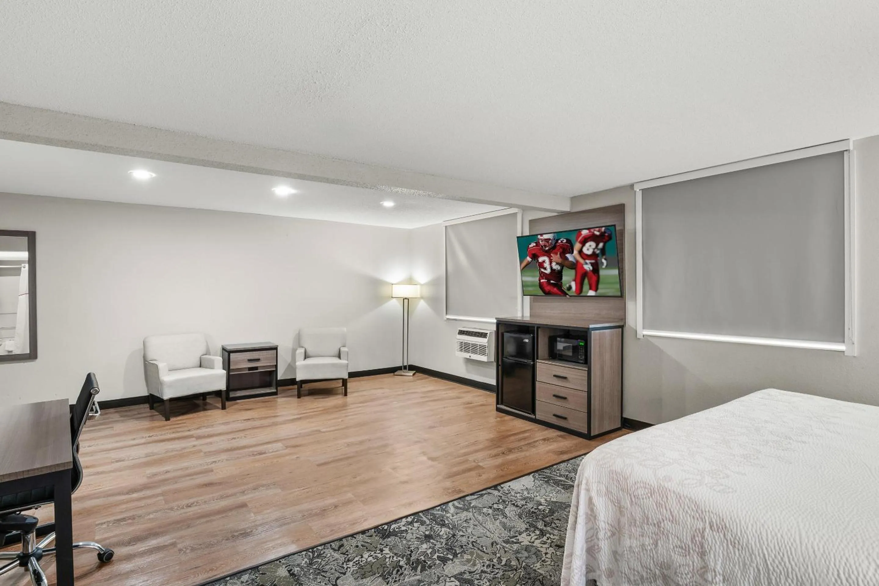 Photo of the whole room, Bed in Red Roof PLUS Belleville