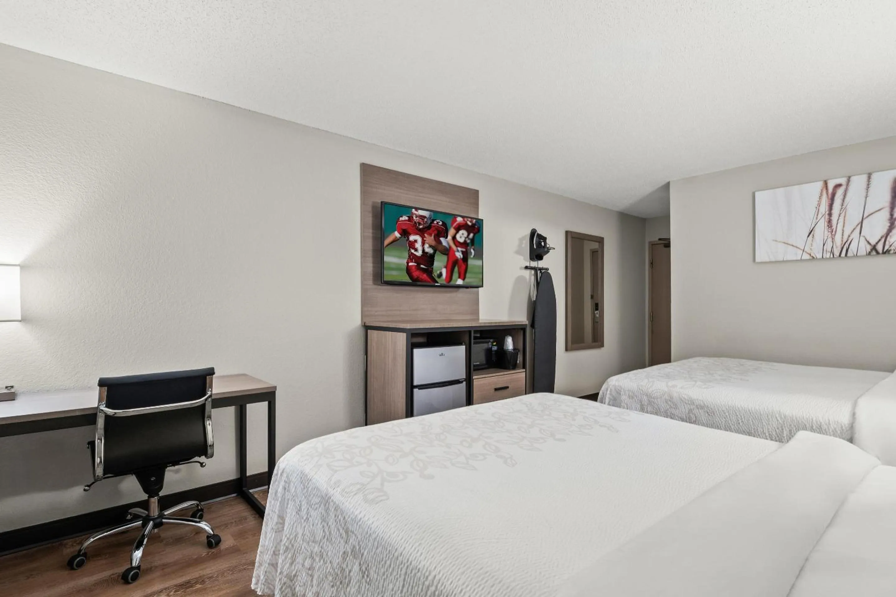 Photo of the whole room, Bed in Red Roof PLUS Belleville