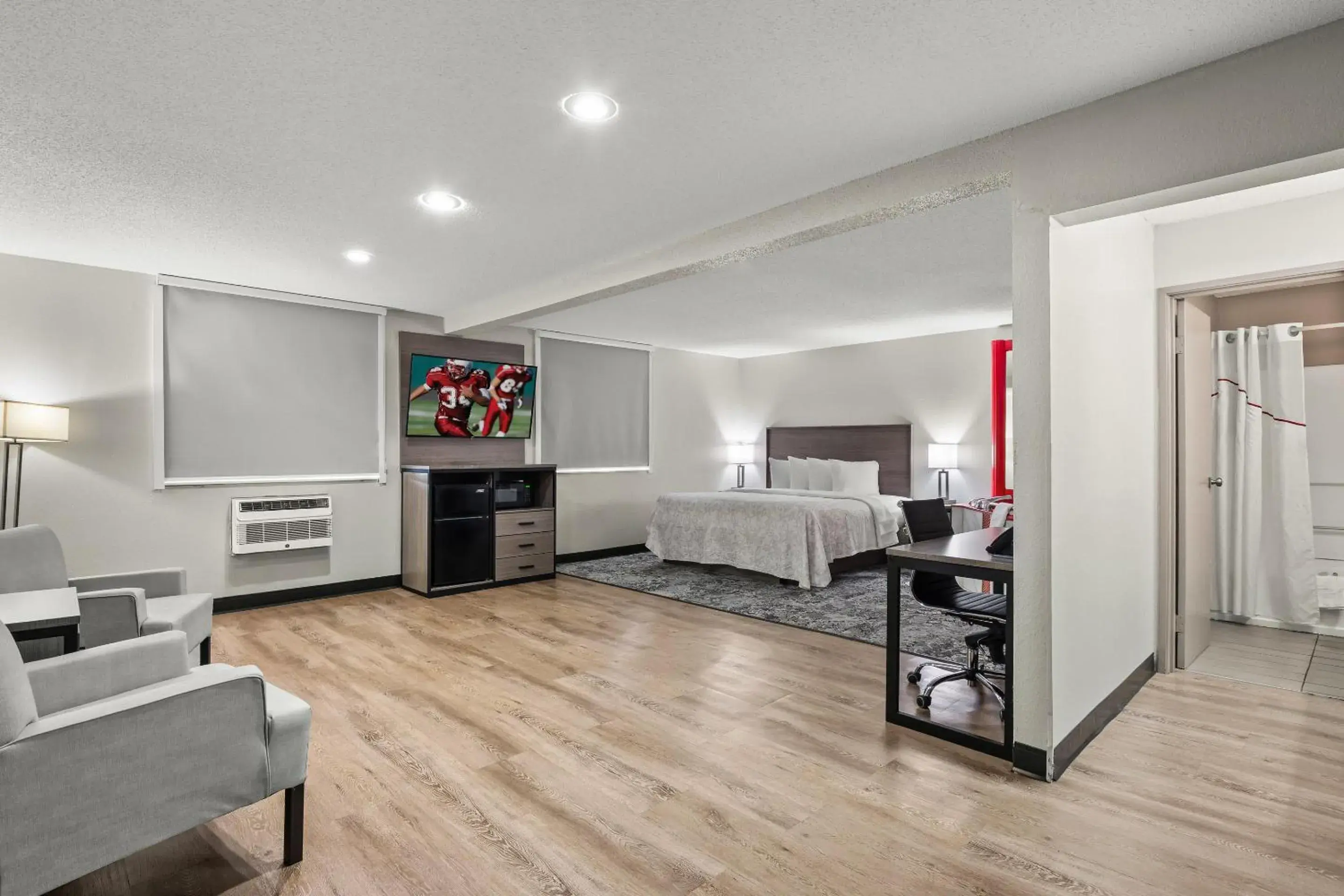 Photo of the whole room, Bed in Red Roof PLUS Belleville Photo of the whole room, Bed in Red Roof PLUS Belleville