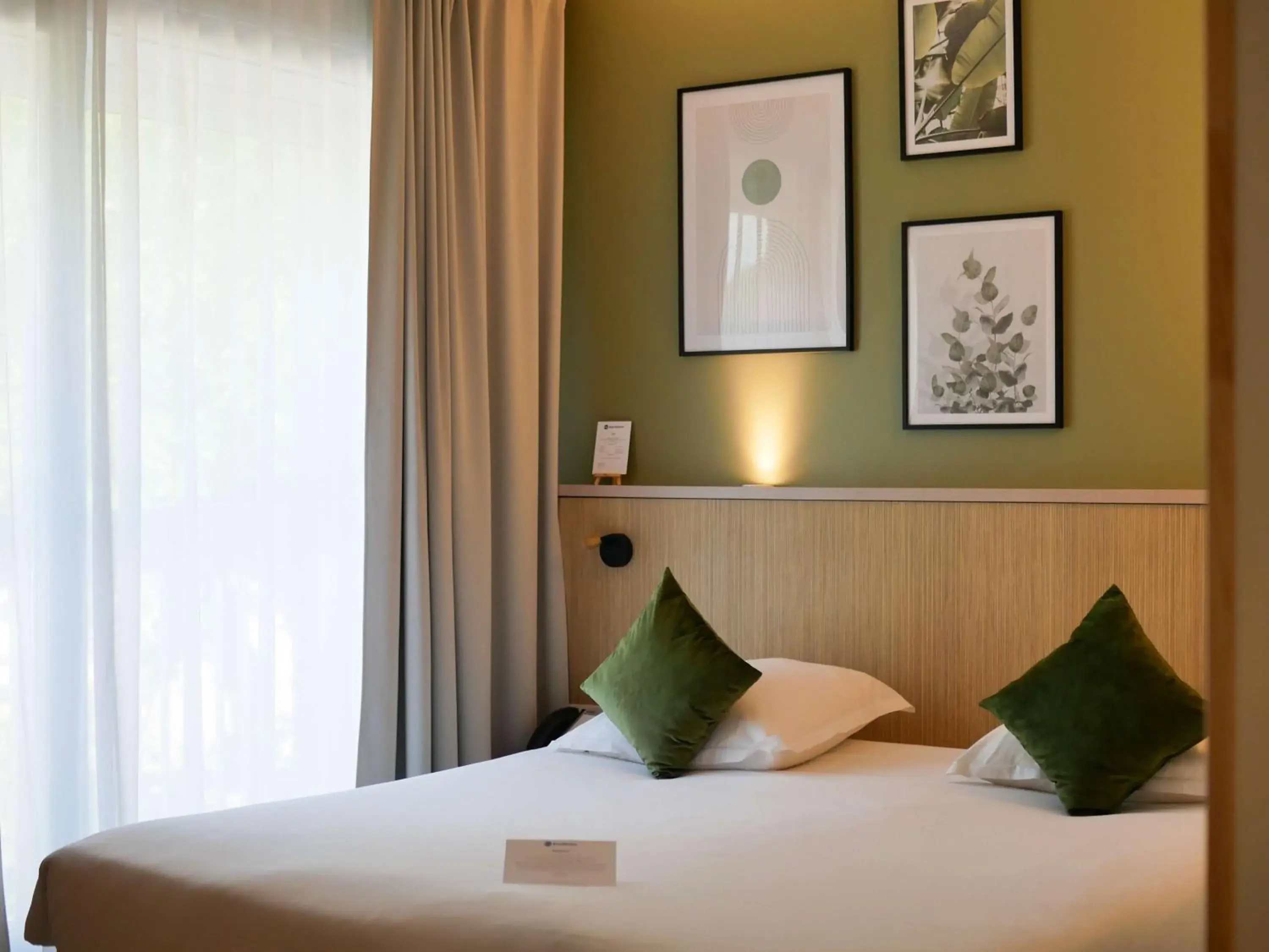 Standard King Room in Best Western Le Bois de la Marche Standard King Room in Best Western Le Bois de la Marche