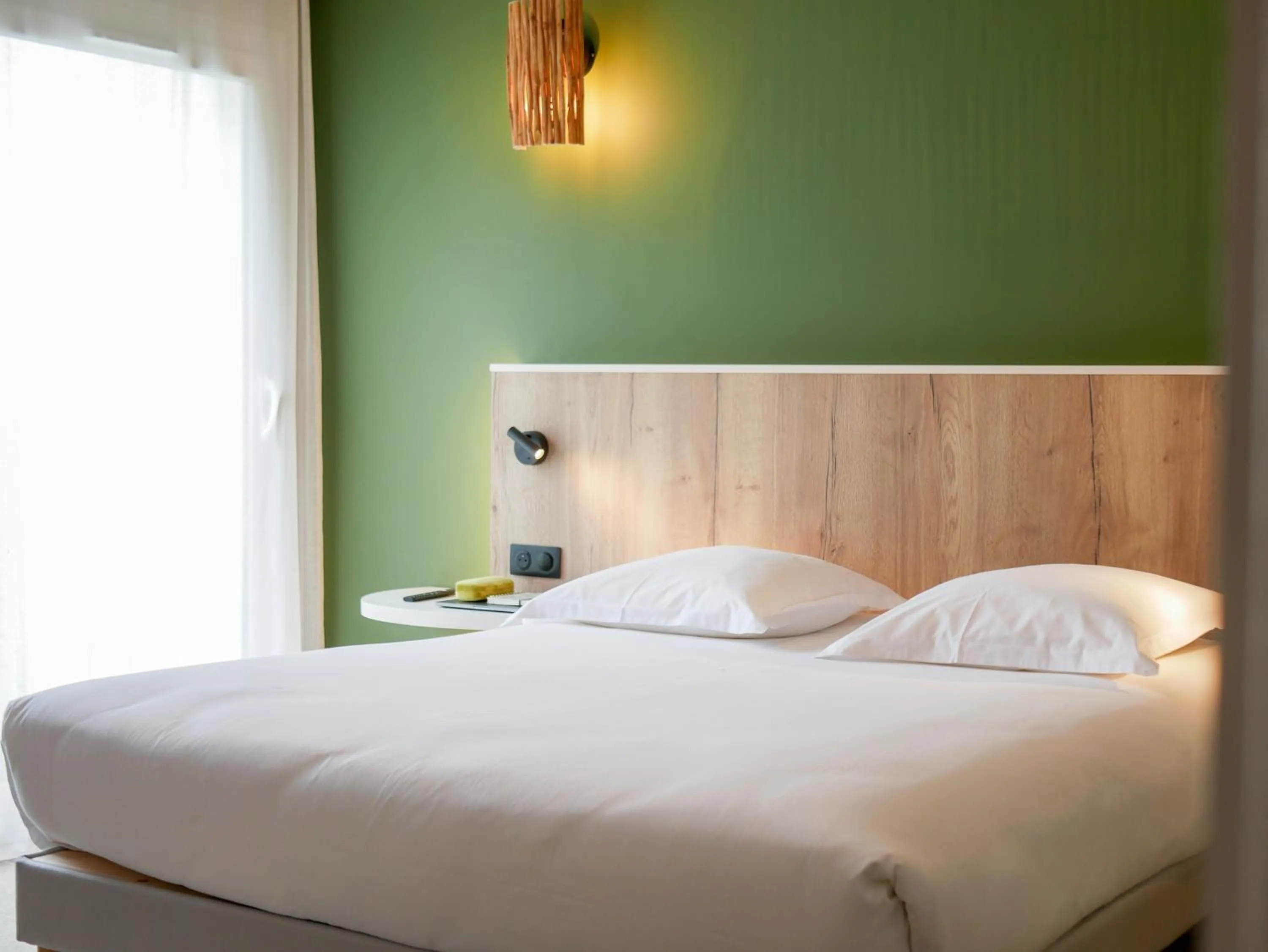 Bed in Best Western Le Bois de la Marche