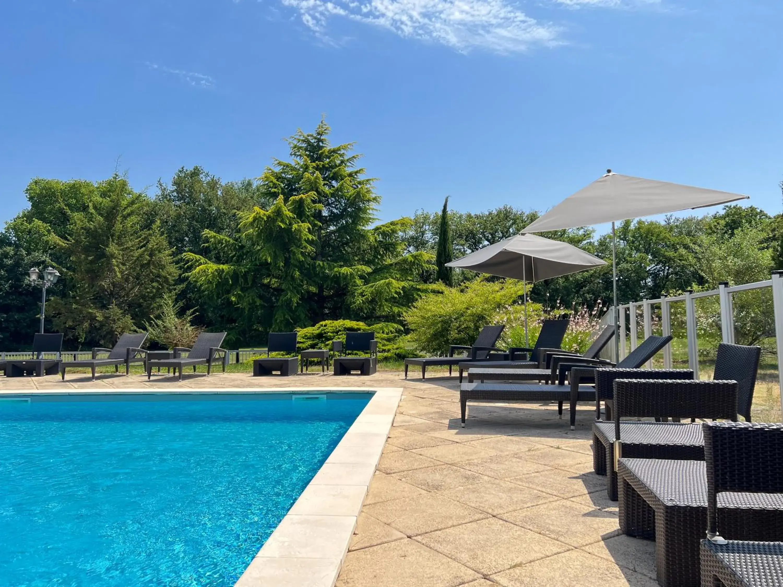 Swimming pool in Best Western Le Bois de la Marche Swimming pool in Best Western Le Bois de la Marche