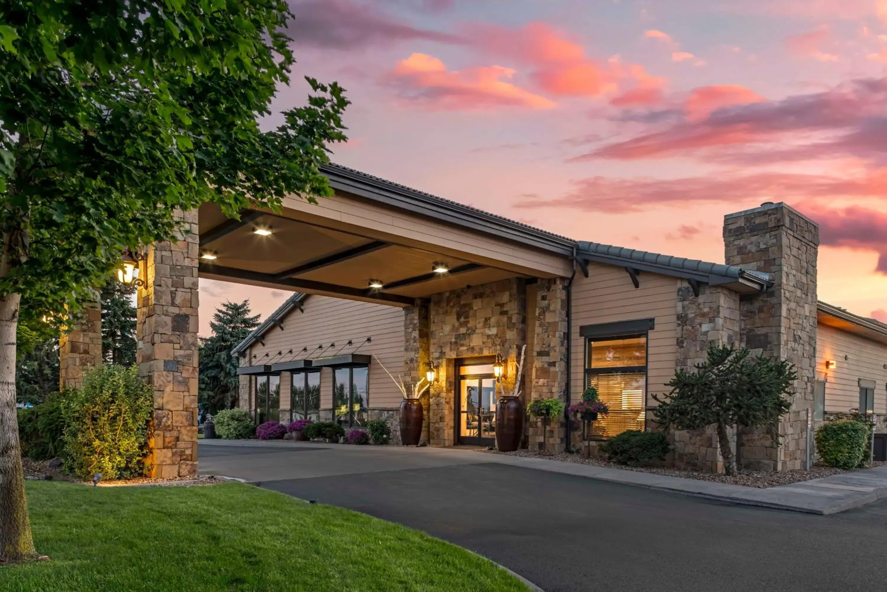 Property building in Best Western Rory & Ryan Inns Property building in Best Western Rory & Ryan Inns