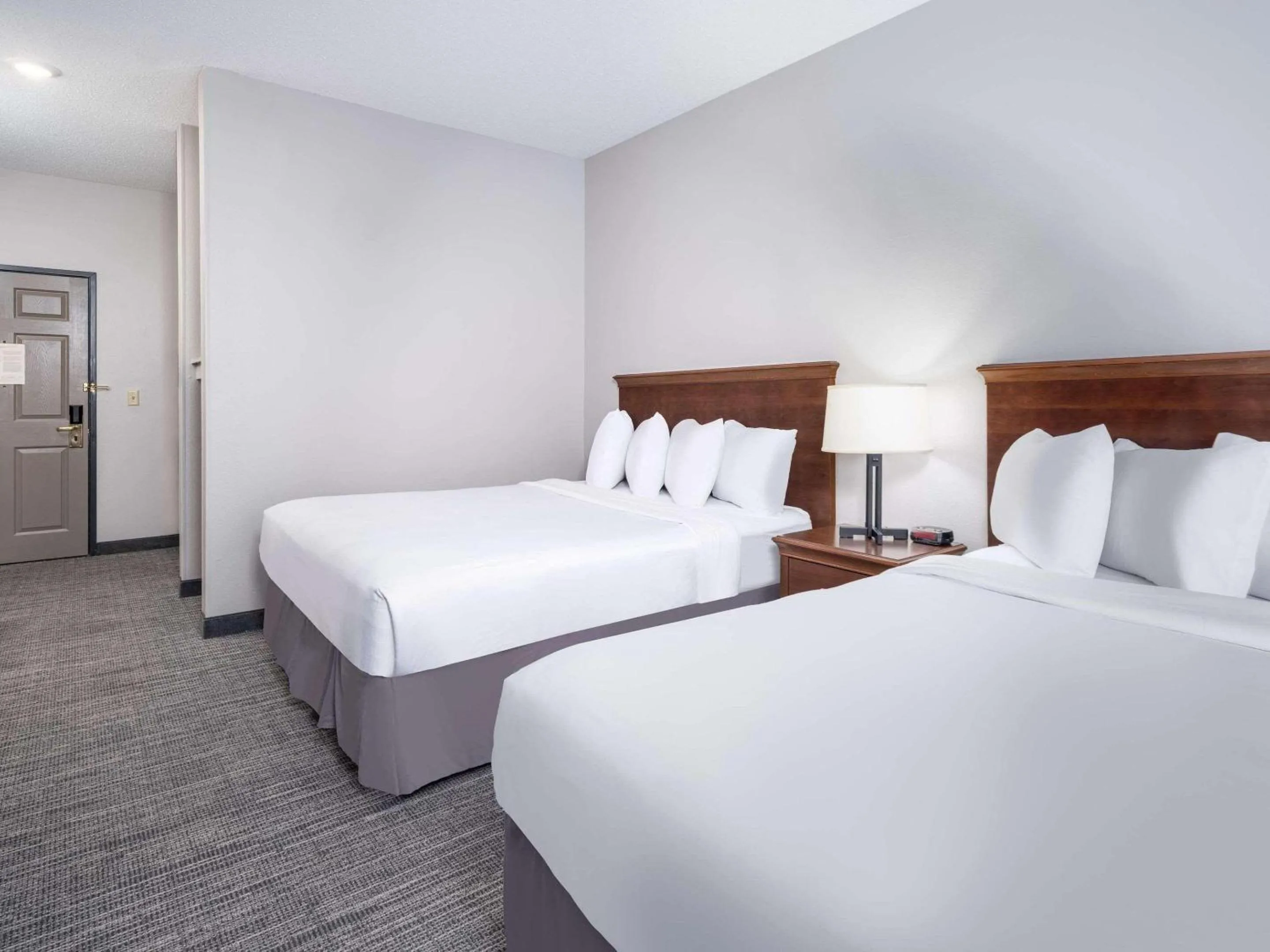 Bedroom in Country Inn & Suites by Radisson, Maumee - Toledo
