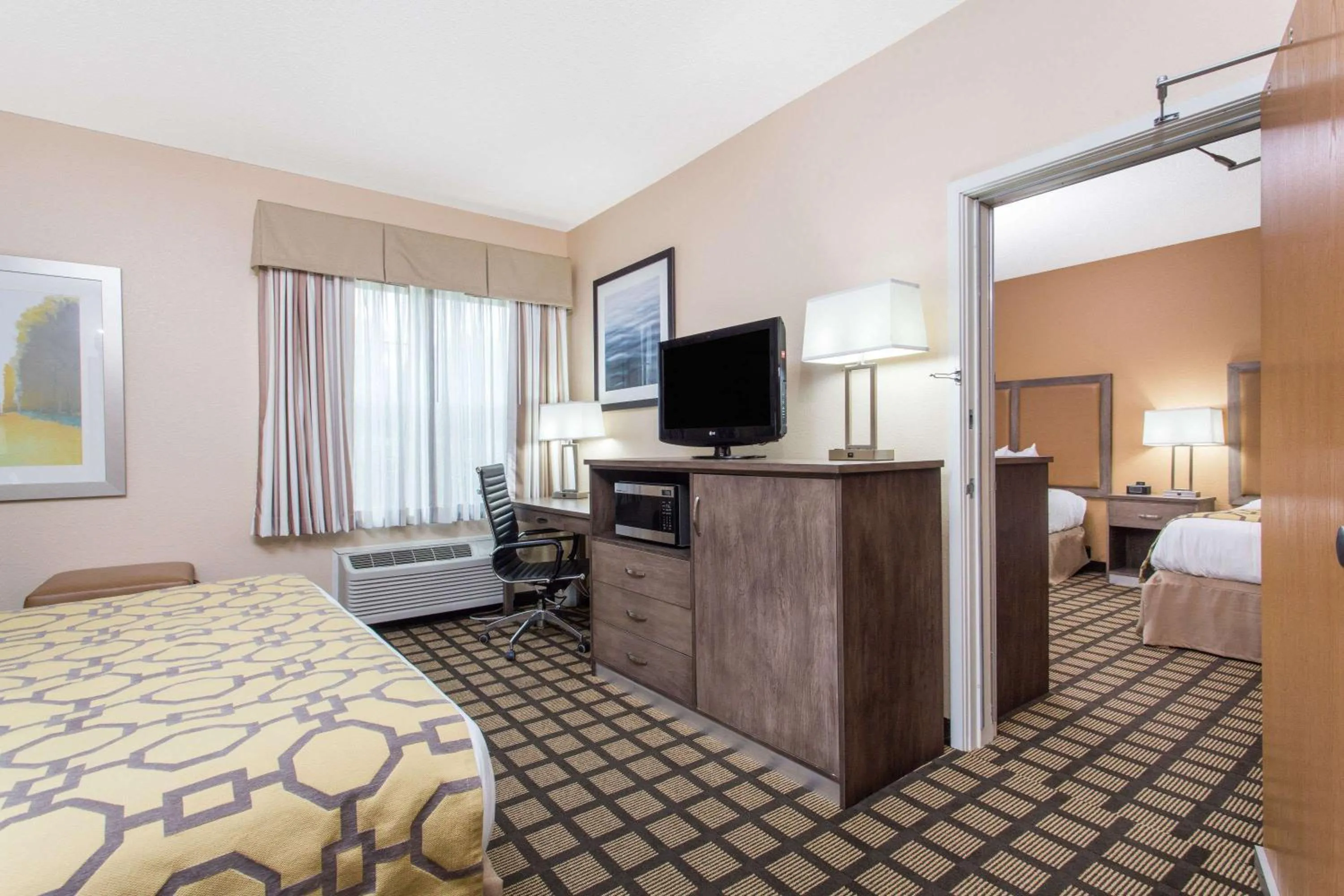 Photo of the whole room, Bed in Baymont by Wyndham Plymouth