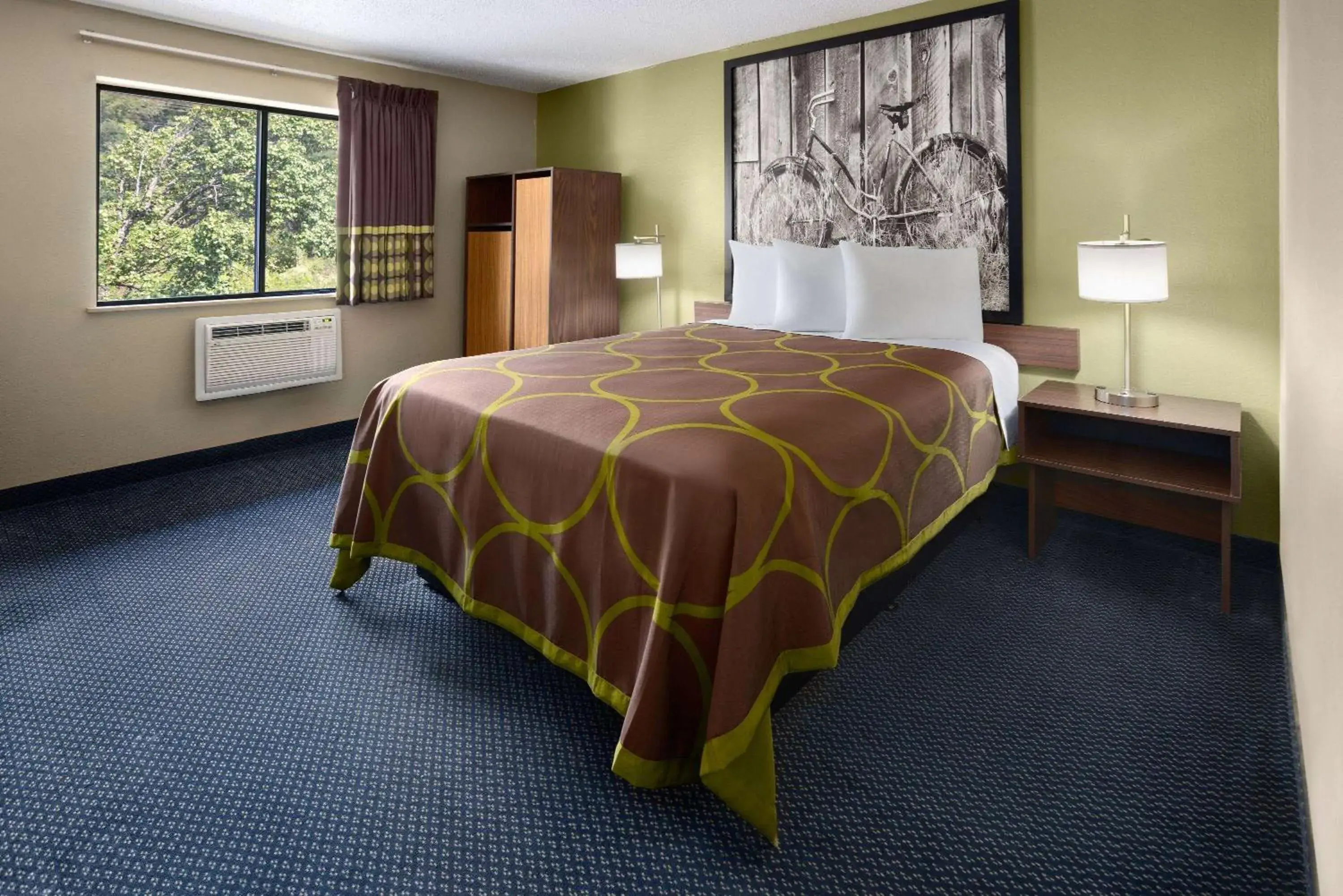 Queen Room - Non-Smoking in Super 8 by Wyndham St. Clairsville OH/Wheeling WV Area Queen Room - Non-Smoking in Super 8 by Wyndham St. Clairsville OH/Wheeling WV Area