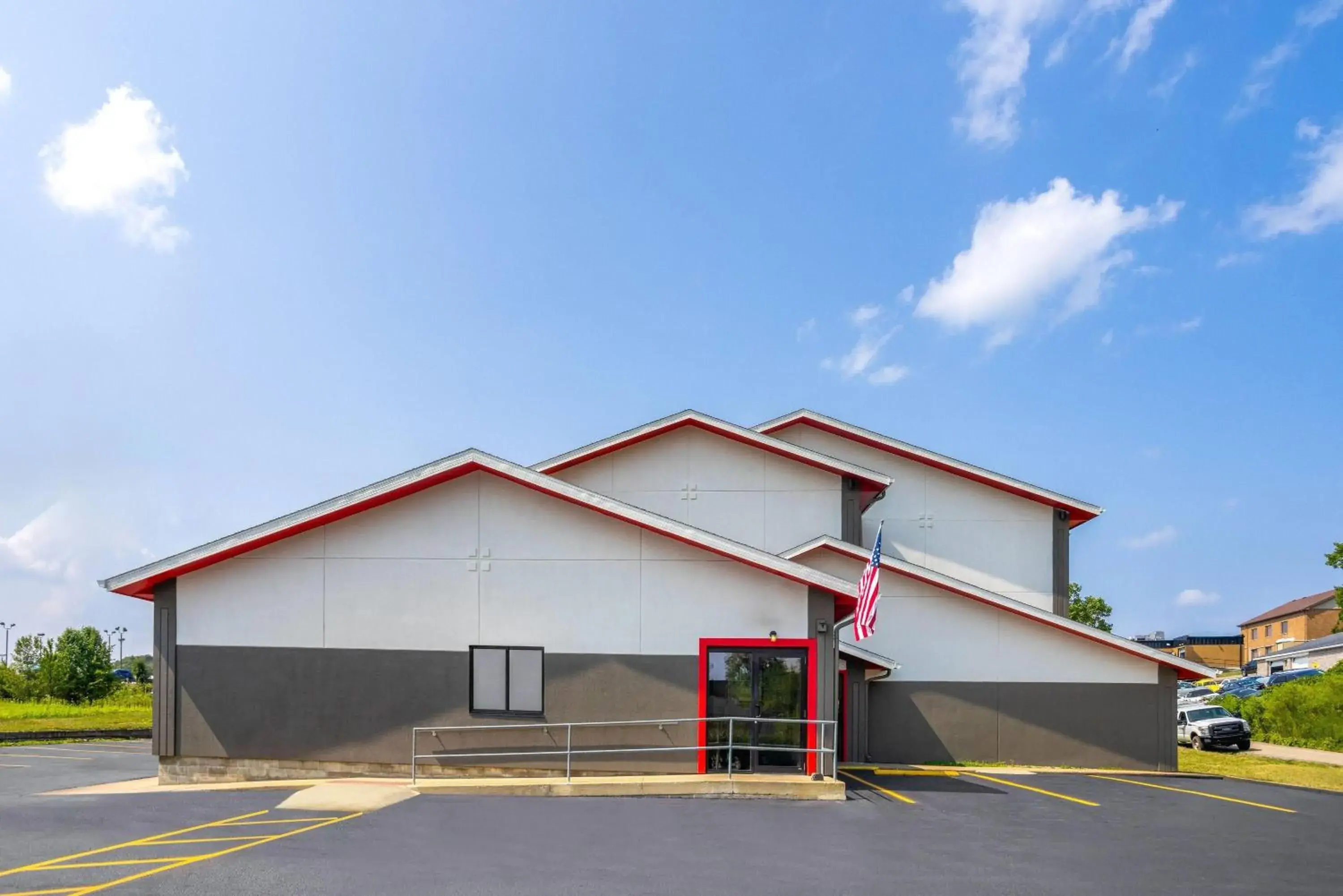 Property building in Super 8 by Wyndham St. Clairsville OH/Wheeling WV Area Property building in Super 8 by Wyndham St. Clairsville OH/Wheeling WV Area