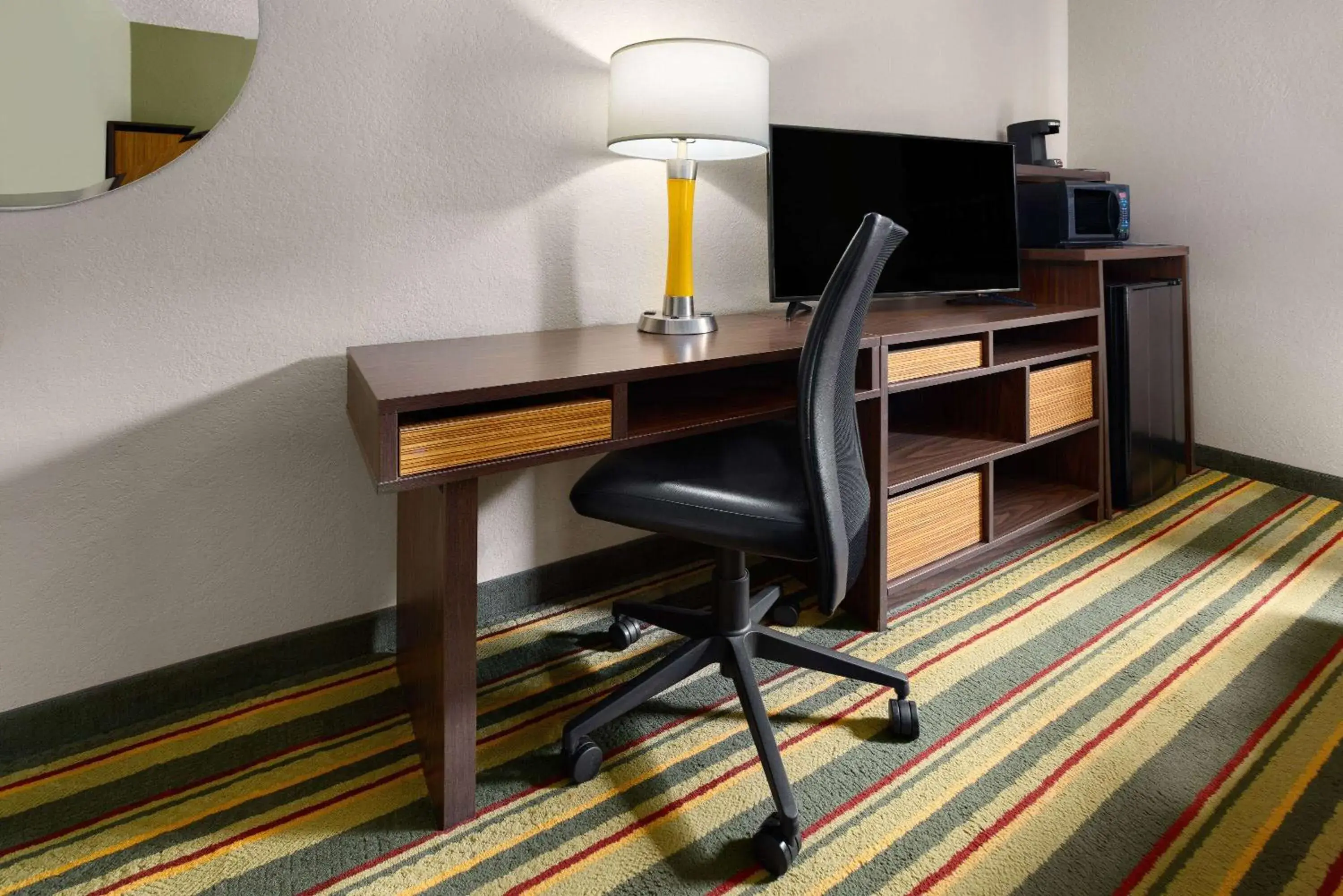 Queen Room - Mobility Access/Non-Smoking in Super 8 by Wyndham St. Clairsville OH/Wheeling WV Area Queen Room - Mobility Access/Non-Smoking in Super 8 by Wyndham St. Clairsville OH/Wheeling WV Area