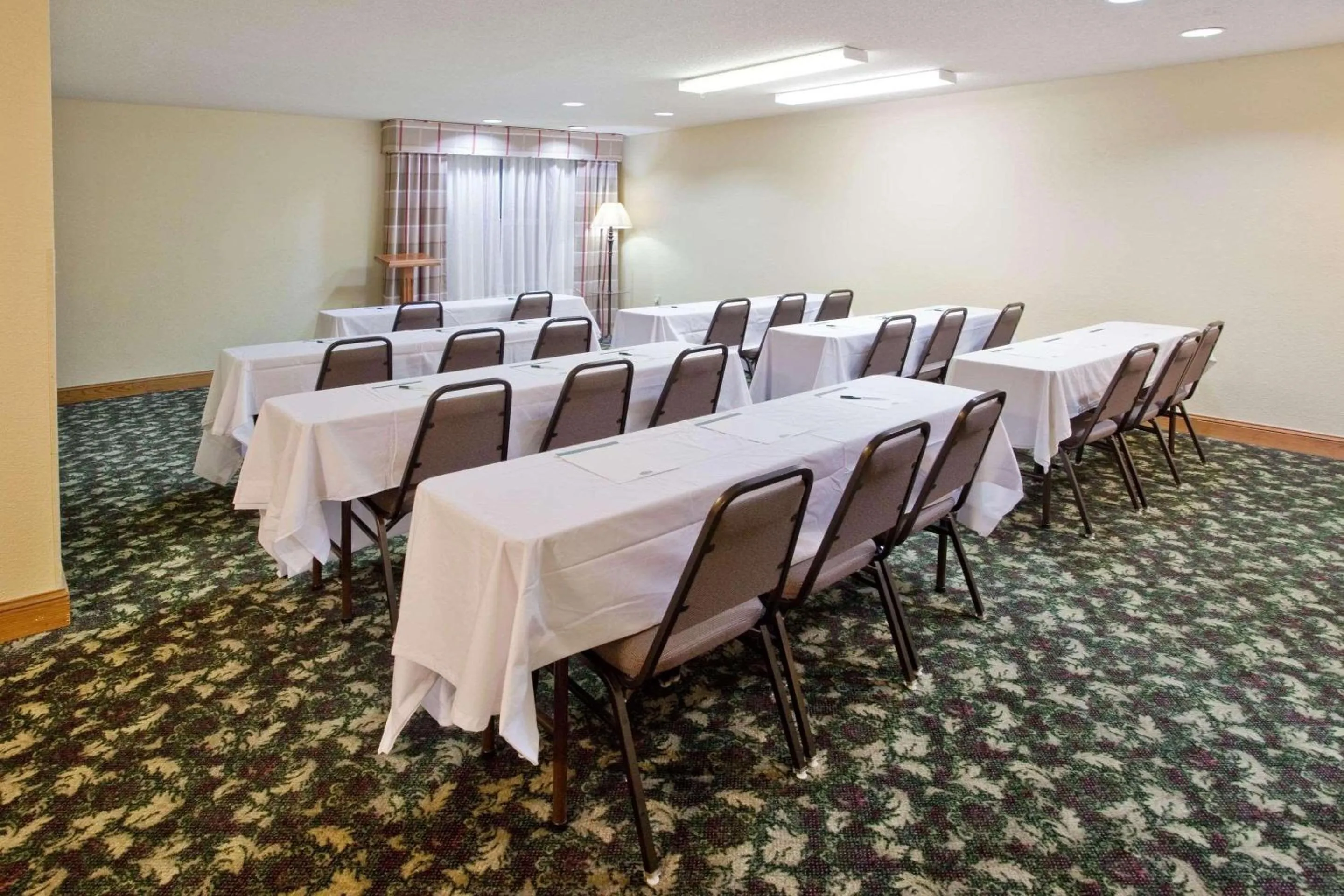 Meeting/conference room in Country Inn & Suites by Radisson, Hiram, GA