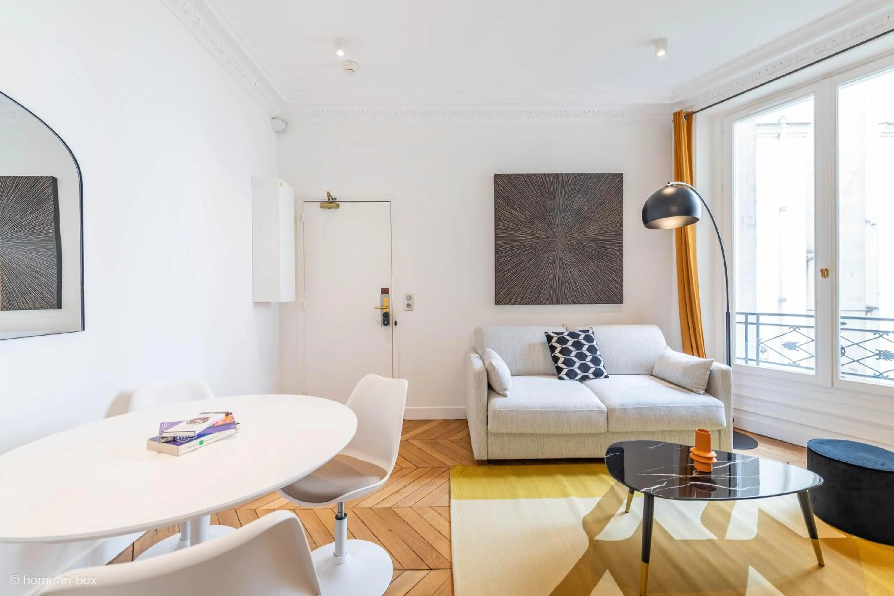 Living room in HotelHome Paris 16