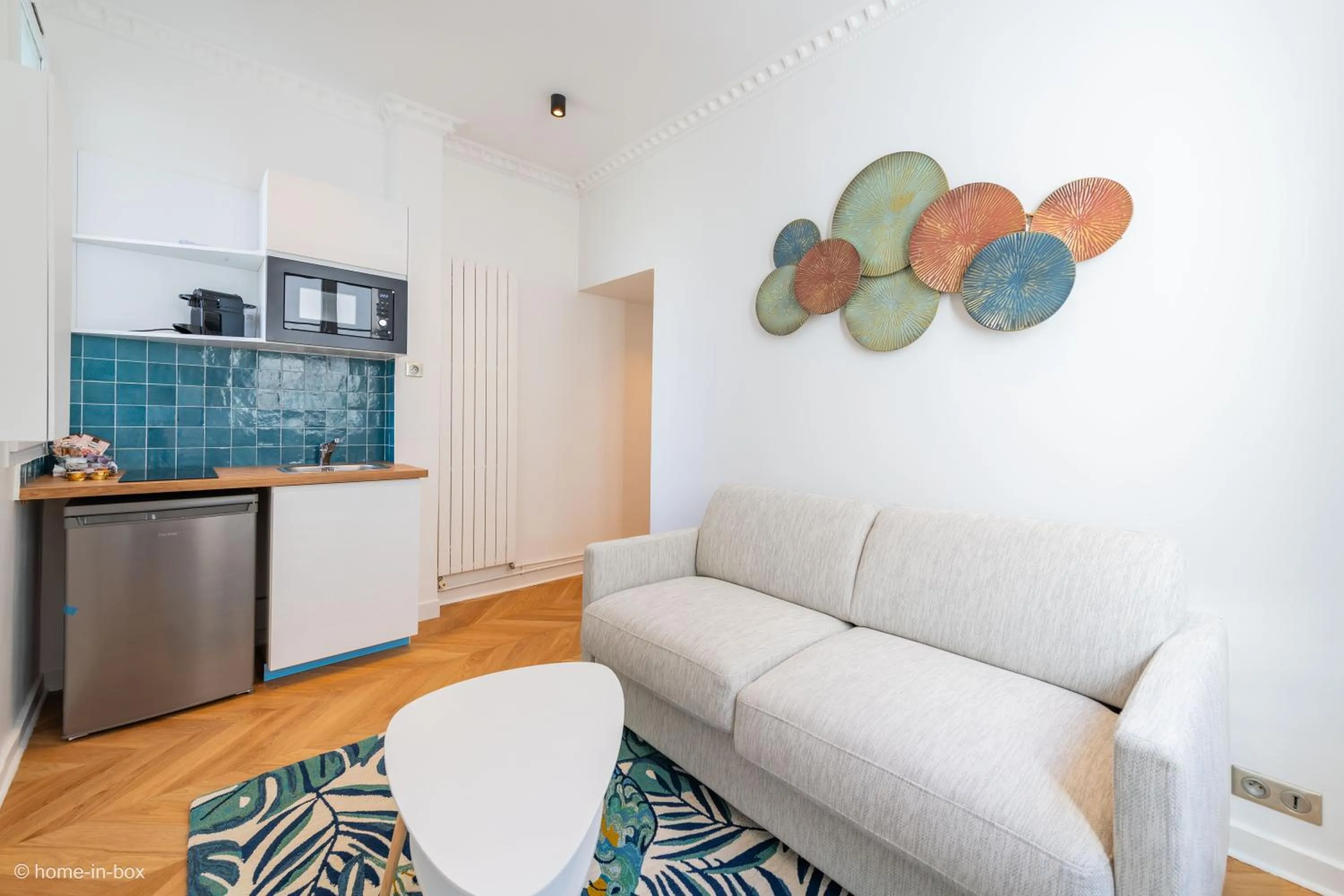 Kitchen or kitchenette in HotelHome Paris 16