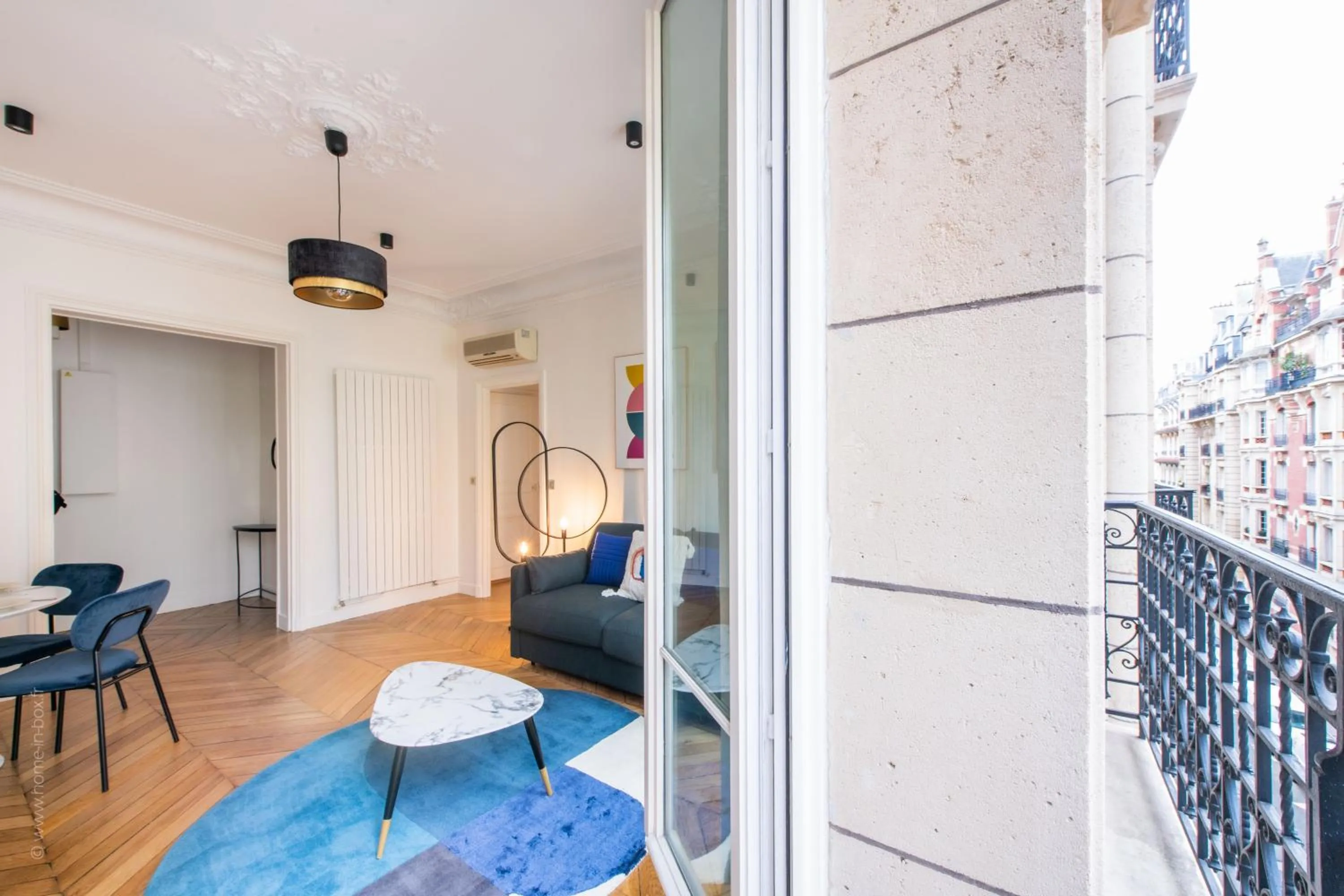 Day in HotelHome Paris 16