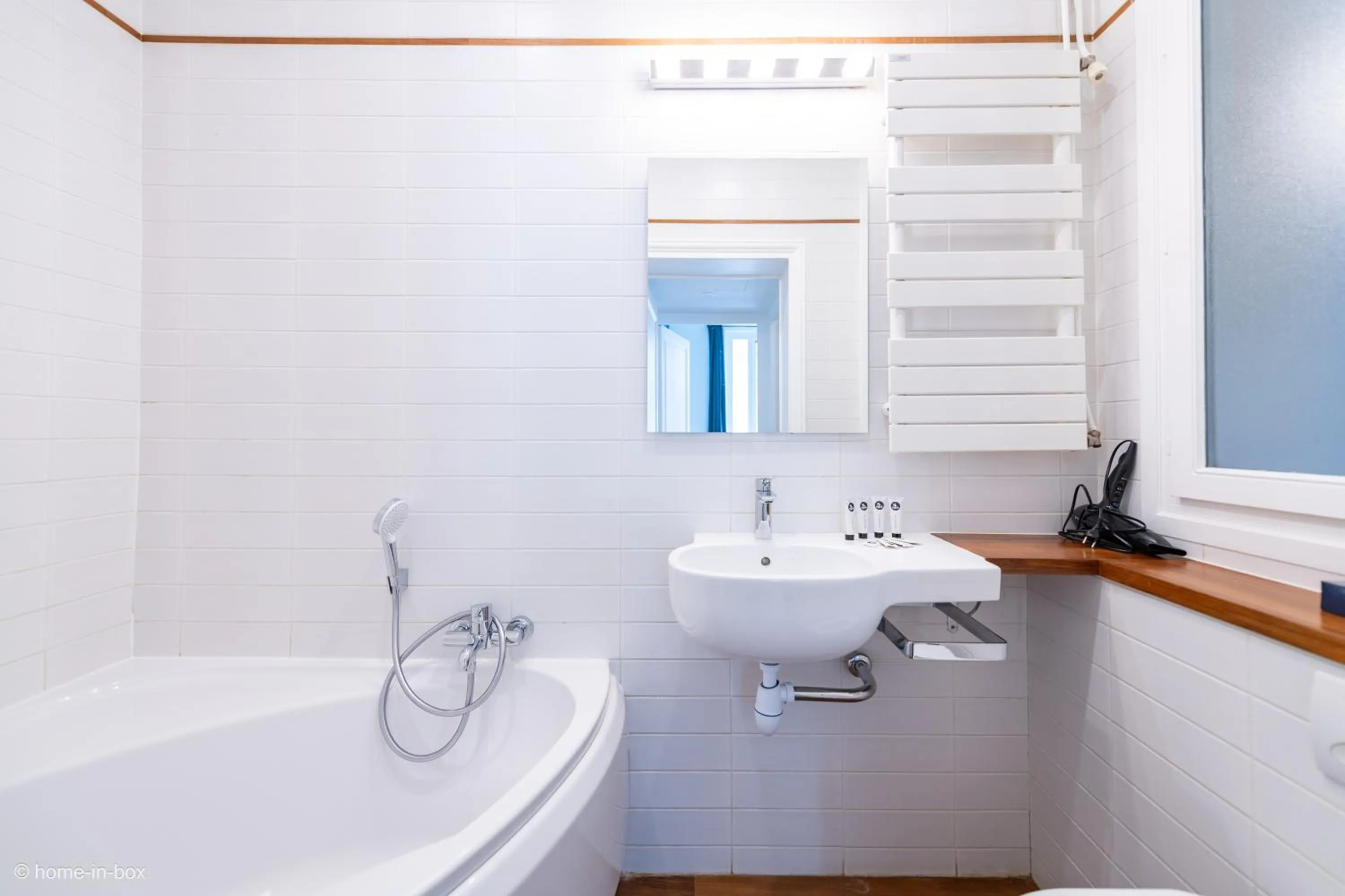 Toilet in HotelHome Paris 16