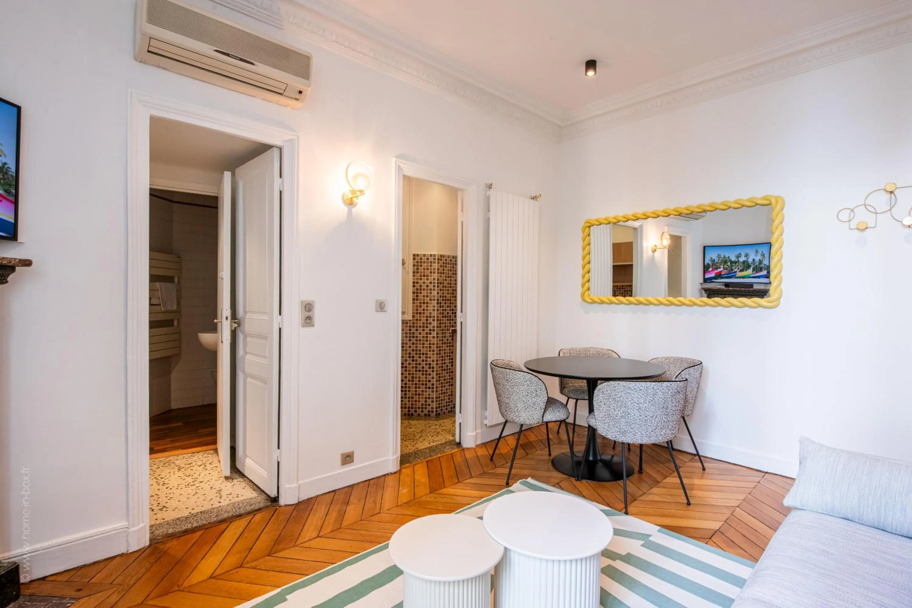 Decorative detail in HotelHome Paris 16