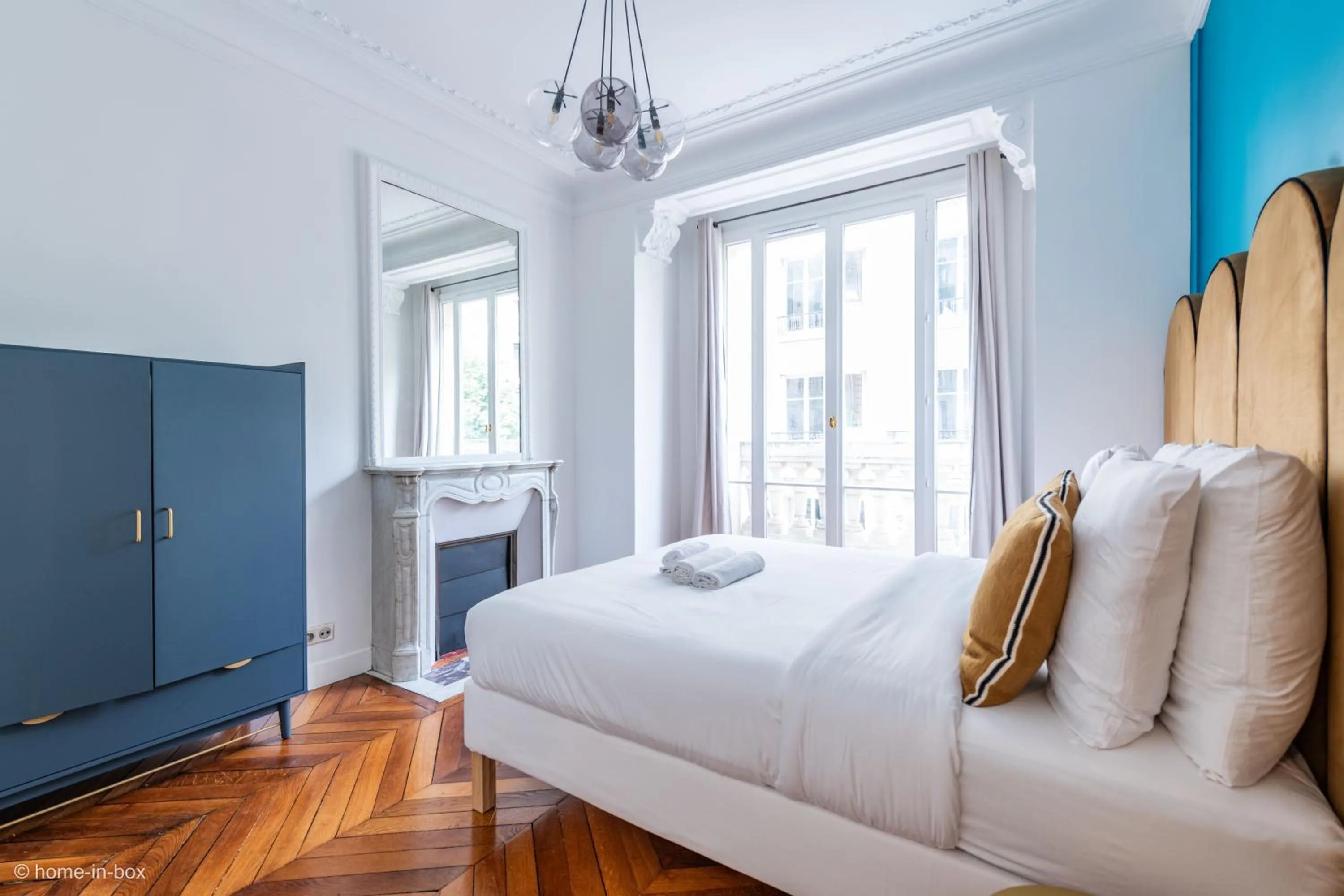 Photo of the whole room, Bed in HotelHome Paris 16